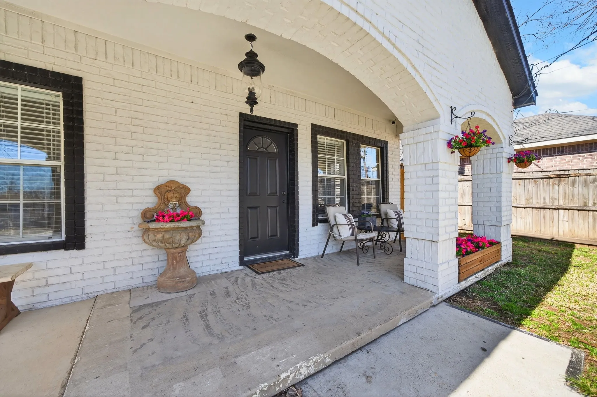 Single Family Residence For Sale in Dallas County , 607 Bethpage Avenue, Dallas, Texas 75217, 4 Bedroom, 4 Bathroom, Garage spaces, 2,256 Sqft, built in 1923, Preowned, mls#21190911, Real Estate Agent in Dallas, Homes For Sale in Dallas county, Homes For Sale in Dallas, Realtor in Dallas Texas, Real Estate Brokerage Independent Realty Texas, Luminita Cordes Realtor