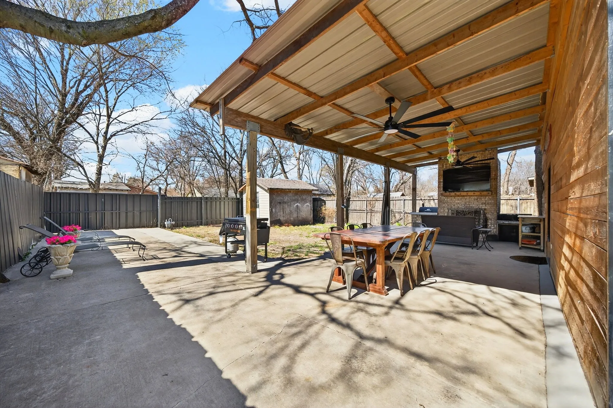 Single Family Residence For Sale in Dallas County , 607 Bethpage Avenue, Dallas, Texas 75217, 4 Bedroom, 4 Bathroom, Garage spaces, 2,256 Sqft, built in 1923, Preowned, mls#21190911, Real Estate Agent in Dallas, Homes For Sale in Dallas county, Homes For Sale in Dallas, Realtor in Dallas Texas, Real Estate Brokerage Independent Realty Texas, Luminita Cordes Realtor