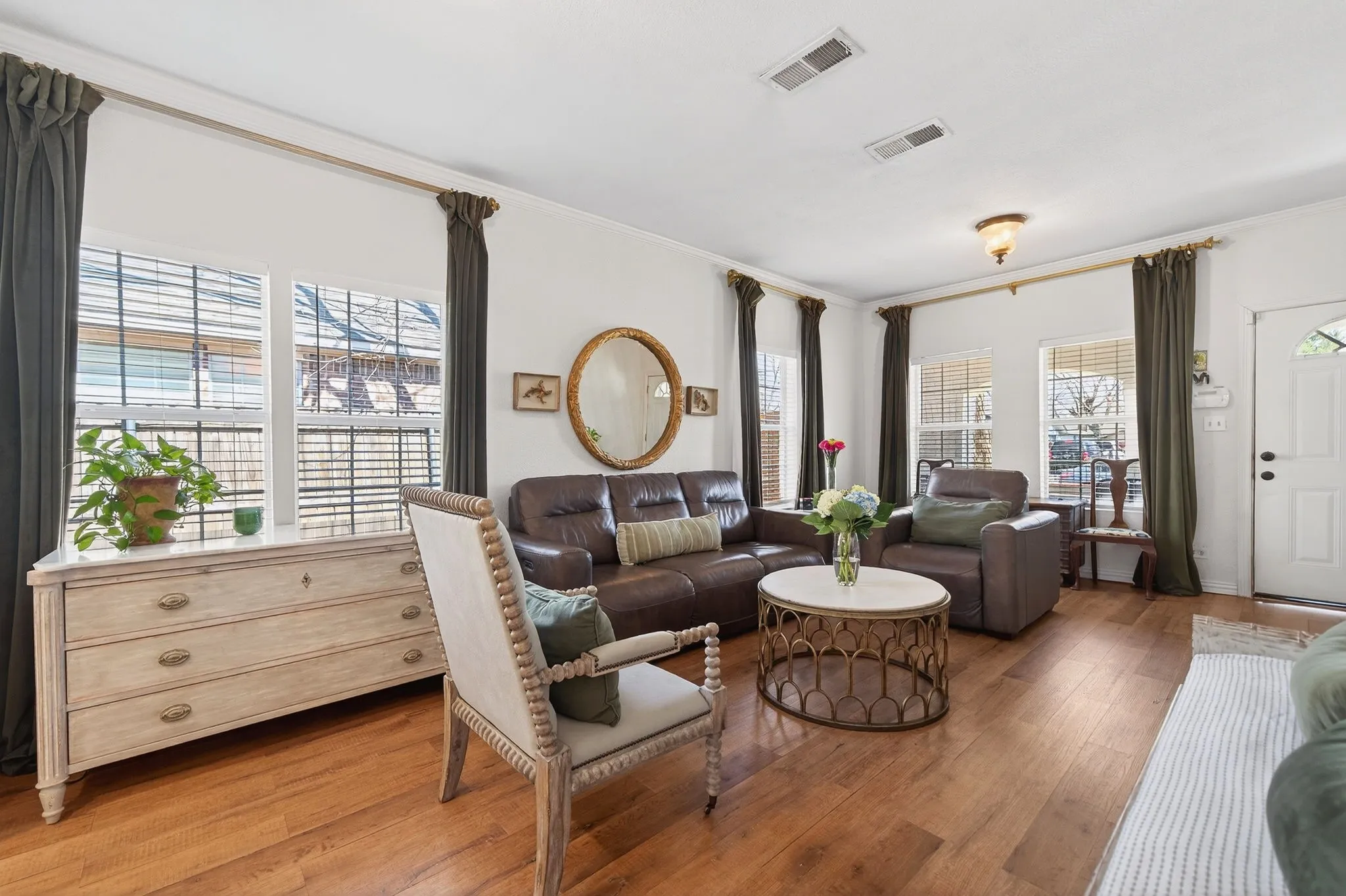 Single Family Residence For Sale in Dallas County , 607 Bethpage Avenue, Dallas, Texas 75217, 4 Bedroom, 4 Bathroom, Garage spaces, 2,256 Sqft, built in 1923, Preowned, mls#21190911, Real Estate Agent in Dallas, Homes For Sale in Dallas county, Homes For Sale in Dallas, Realtor in Dallas Texas, Real Estate Brokerage Independent Realty Texas, Luminita Cordes Realtor
