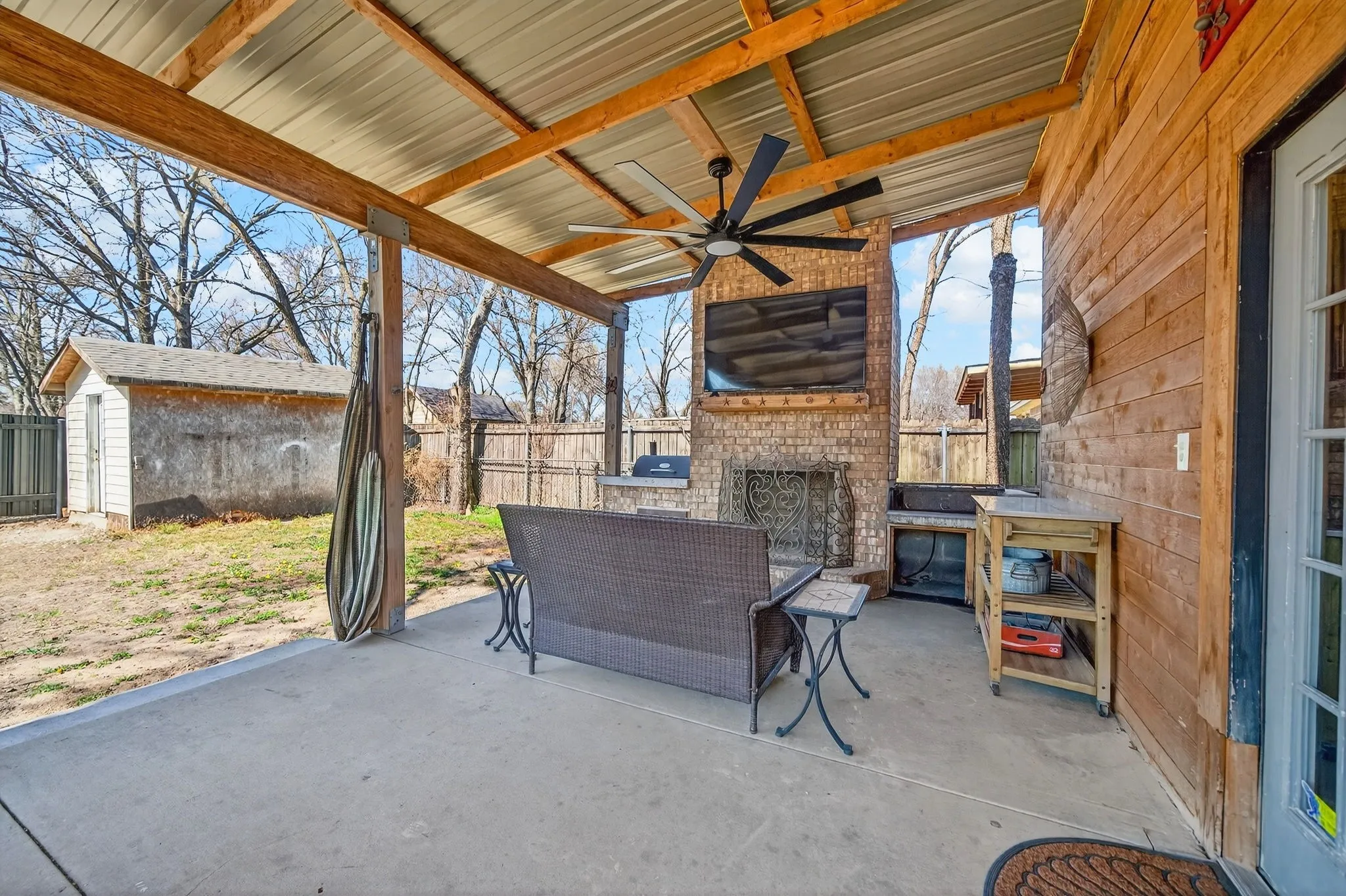Single Family Residence For Sale in Dallas County , 607 Bethpage Avenue, Dallas, Texas 75217, 4 Bedroom, 4 Bathroom, Garage spaces, 2,256 Sqft, built in 1923, Preowned, mls#21190911, Real Estate Agent in Dallas, Homes For Sale in Dallas county, Homes For Sale in Dallas, Realtor in Dallas Texas, Real Estate Brokerage Independent Realty Texas, Luminita Cordes Realtor