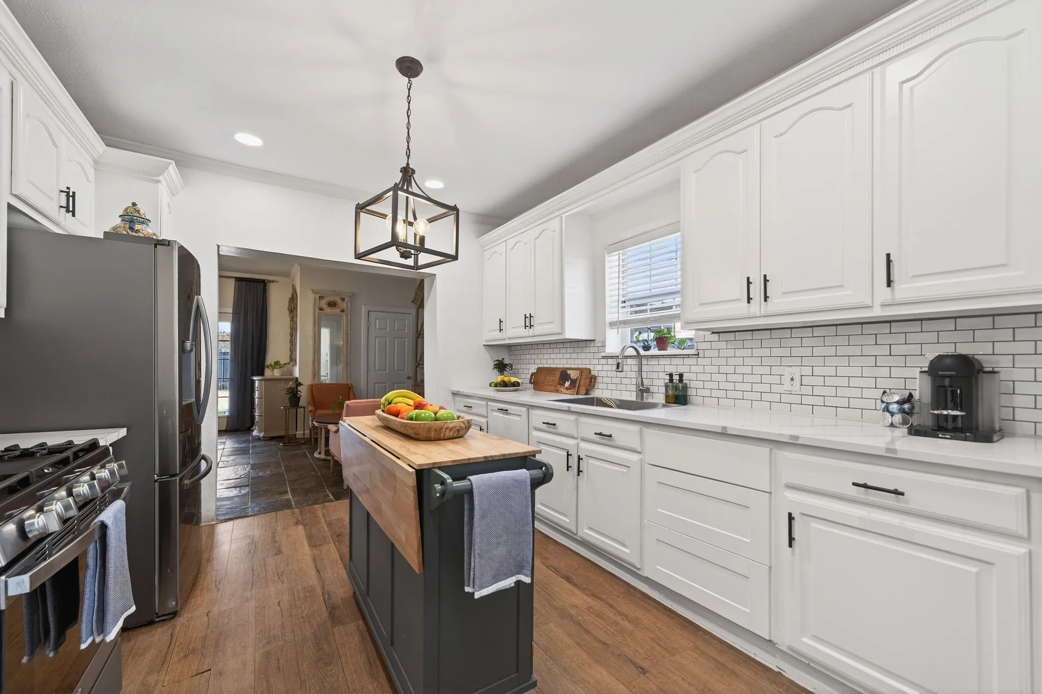 Single Family Residence For Sale in Dallas County , 607 Bethpage Avenue, Dallas, Texas 75217, 4 Bedroom, 4 Bathroom, Garage spaces, 2,256 Sqft, built in 1923, Preowned, mls#21190911, Real Estate Agent in Dallas, Homes For Sale in Dallas county, Homes For Sale in Dallas, Realtor in Dallas Texas, Real Estate Brokerage Independent Realty Texas, Luminita Cordes Realtor
