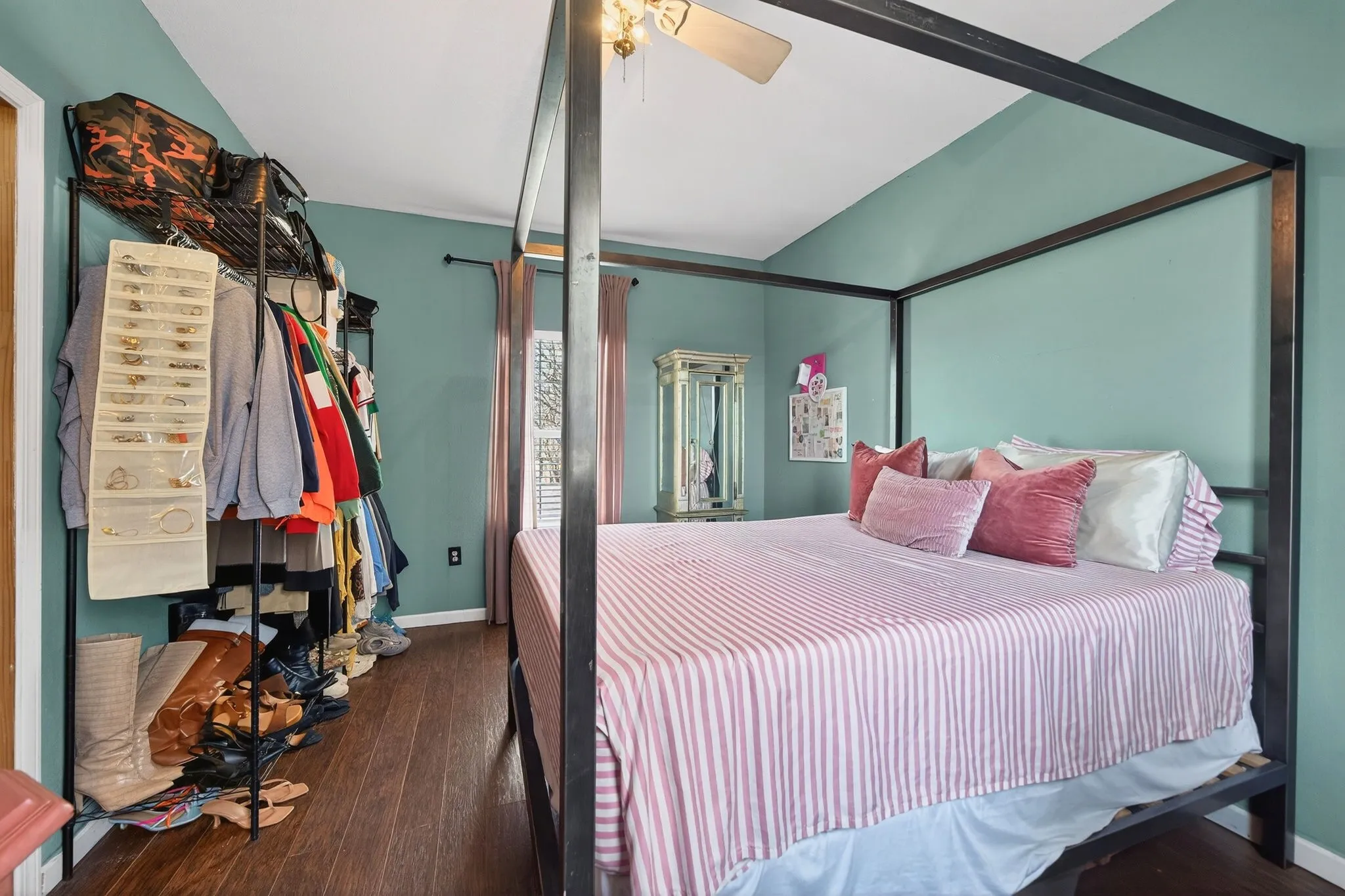 Single Family Residence For Sale in Dallas County , 607 Bethpage Avenue, Dallas, Texas 75217, 4 Bedroom, 4 Bathroom, Garage spaces, 2,256 Sqft, built in 1923, Preowned, mls#21190911, Real Estate Agent in Dallas, Homes For Sale in Dallas county, Homes For Sale in Dallas, Realtor in Dallas Texas, Real Estate Brokerage Independent Realty Texas, Luminita Cordes Realtor