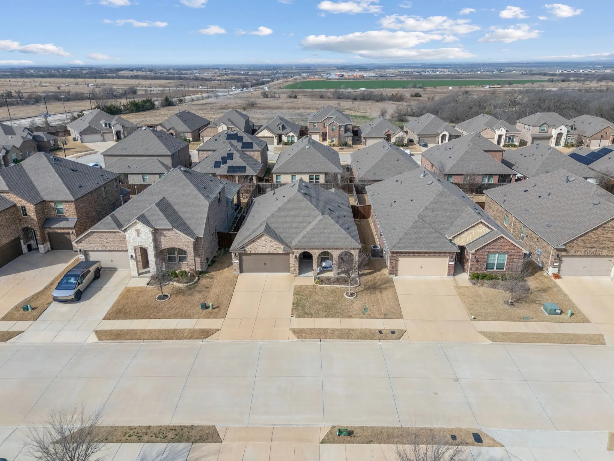 Single Family Residence For Sale in Collin County , 2908 Log Cabin Drive, Celina, Texas 75009, 3 Bedroom, 2 Bathroom, 2 Garage spaces, 1,694 Sqft, built in 2021, Preowned, mls#21190785, Real Estate Agent in Celina, Homes For Sale in Collin county, Homes For Sale in Celina, Realtor in Celina Texas, Real Estate Brokerage Independent Realty Texas, Luminita Cordes Realtor