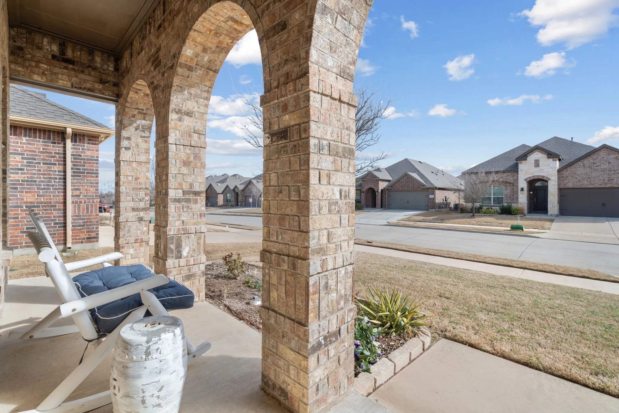 Single Family Residence For Sale in Collin County , 2908 Log Cabin Drive, Celina, Texas 75009, 3 Bedroom, 2 Bathroom, 2 Garage spaces, 1,694 Sqft, built in 2021, Preowned, mls#21190785, Real Estate Agent in Celina, Homes For Sale in Collin county, Homes For Sale in Celina, Realtor in Celina Texas, Real Estate Brokerage Independent Realty Texas, Luminita Cordes Realtor