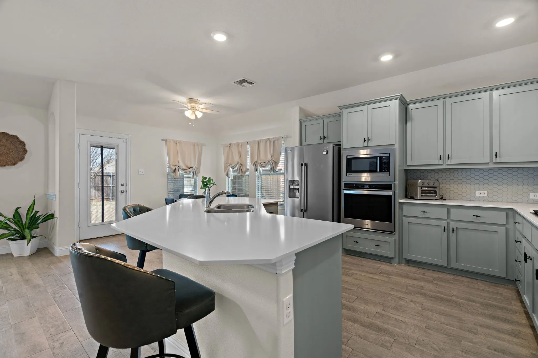 Single Family Residence For Sale in Collin County , 2908 Log Cabin Drive, Celina, Texas 75009, 3 Bedroom, 2 Bathroom, 2 Garage spaces, 1,694 Sqft, built in 2021, Preowned, mls#21190785, Real Estate Agent in Celina, Homes For Sale in Collin county, Homes For Sale in Celina, Realtor in Celina Texas, Real Estate Brokerage Independent Realty Texas, Luminita Cordes Realtor
