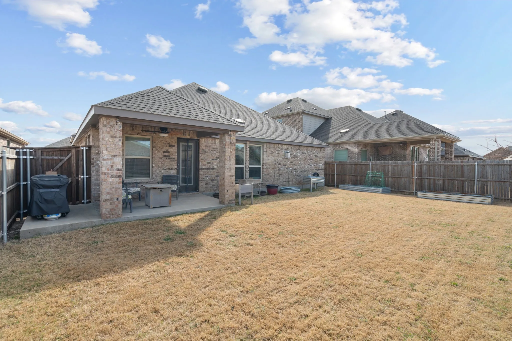 Single Family Residence For Sale in Collin County , 2908 Log Cabin Drive, Celina, Texas 75009, 3 Bedroom, 2 Bathroom, 2 Garage spaces, 1,694 Sqft, built in 2021, Preowned, mls#21190785, Real Estate Agent in Celina, Homes For Sale in Collin county, Homes For Sale in Celina, Realtor in Celina Texas, Real Estate Brokerage Independent Realty Texas, Luminita Cordes Realtor