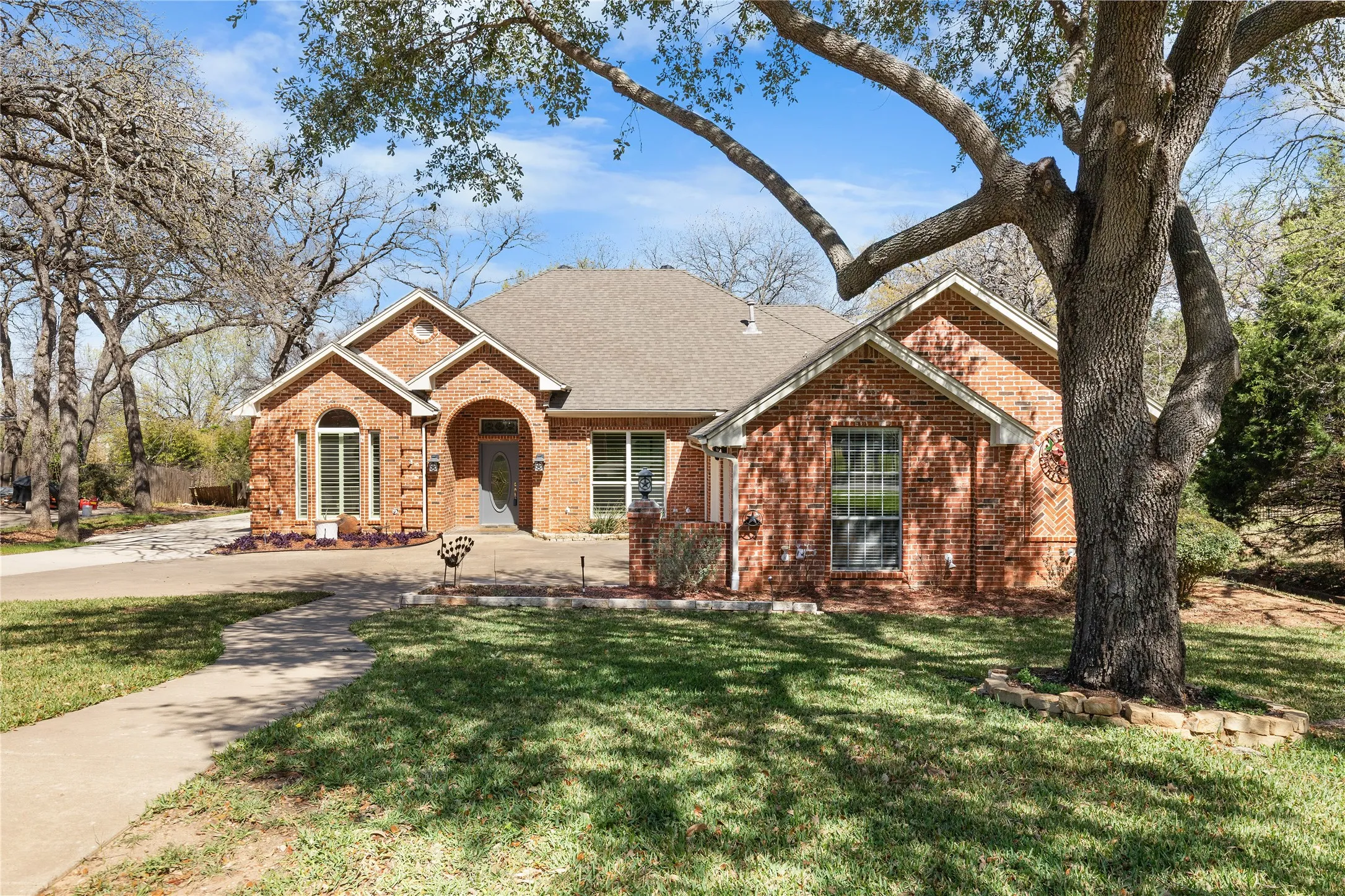 Single Family Residence For Sale in Denton County , 1007 Santa Fe Street, Denton, Texas 76205, 4 Bedroom, 3 Bathroom, 3 Garage spaces, 3,115 Sqft, built in 1997, mls#21189547, Real Estate Agent in Denton, Homes For Sale in Denton county, Homes For Sale in Denton, Realtor in Denton Texas, Real Estate Brokerage Independent Realty Texas, Luminita Cordes Realtor