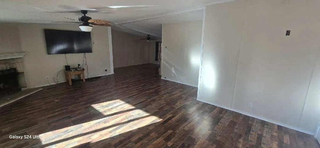 Mobile Home For Sale in Hood County , 3815 Oak Meadow Street, Granbury, Texas 76048, 3 Bedroom, 2 Bathroom, Garage spaces, 1,726 Sqft, built in 2000, mls#21191398, Real Estate Agent in Granbury, Homes For Sale in Hood county, Homes For Sale in Granbury, Realtor in Granbury Texas, Real Estate Brokerage Independent Realty Texas, Luminita Cordes Realtor