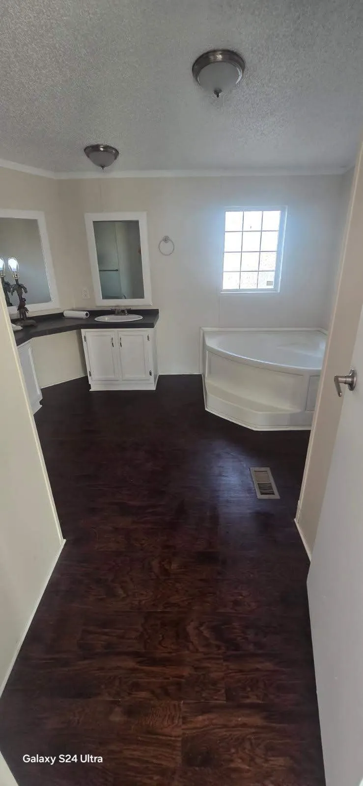 Mobile Home For Sale in Hood County , 3815 Oak Meadow Street, Granbury, Texas 76048, 3 Bedroom, 2 Bathroom, Garage spaces, 1,726 Sqft, built in 2000, mls#21191398, Real Estate Agent in Granbury, Homes For Sale in Hood county, Homes For Sale in Granbury, Realtor in Granbury Texas, Real Estate Brokerage Independent Realty Texas, Luminita Cordes Realtor