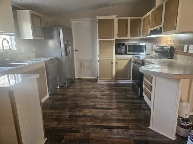 Mobile Home For Sale in Hood County , 3815 Oak Meadow Street, Granbury, Texas 76048, 3 Bedroom, 2 Bathroom, Garage spaces, 1,726 Sqft, built in 2000, mls#21191398, Real Estate Agent in Granbury, Homes For Sale in Hood county, Homes For Sale in Granbury, Realtor in Granbury Texas, Real Estate Brokerage Independent Realty Texas, Luminita Cordes Realtor