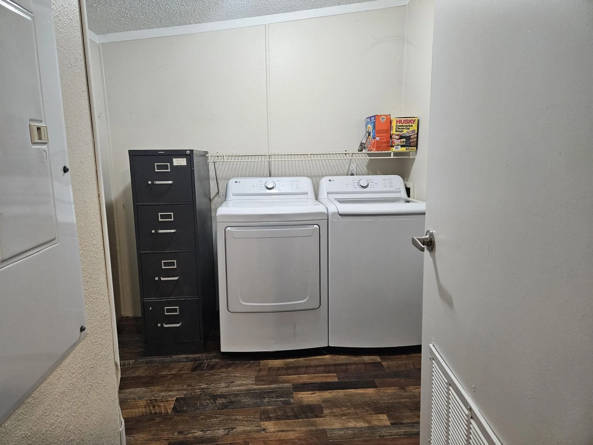 Mobile Home For Sale in Hood County , 3815 Oak Meadow Street, Granbury, Texas 76048, 3 Bedroom, 2 Bathroom, Garage spaces, 1,726 Sqft, built in 2000, mls#21191398, Real Estate Agent in Granbury, Homes For Sale in Hood county, Homes For Sale in Granbury, Realtor in Granbury Texas, Real Estate Brokerage Independent Realty Texas, Luminita Cordes Realtor