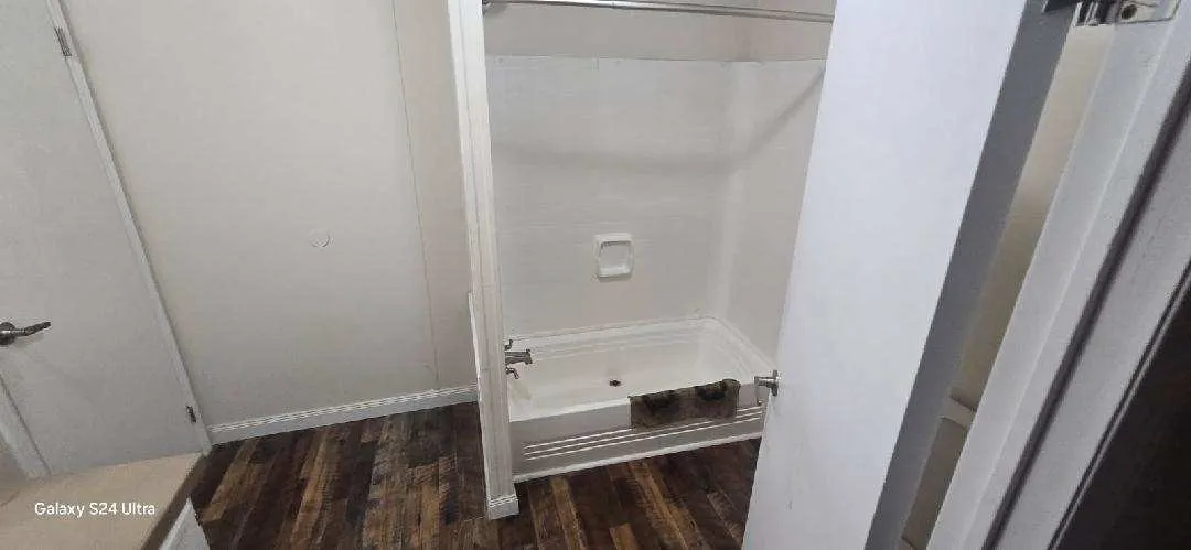 Mobile Home For Sale in Hood County , 3815 Oak Meadow Street, Granbury, Texas 76048, 3 Bedroom, 2 Bathroom, Garage spaces, 1,726 Sqft, built in 2000, mls#21191398, Real Estate Agent in Granbury, Homes For Sale in Hood county, Homes For Sale in Granbury, Realtor in Granbury Texas, Real Estate Brokerage Independent Realty Texas, Luminita Cordes Realtor