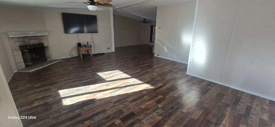 Mobile Home For Sale in Hood County , 3815 Oak Meadow Street, Granbury, Texas 76048, 3 Bedroom, 2 Bathroom, Garage spaces, 1,726 Sqft, built in 2000, mls#21191398, Real Estate Agent in Granbury, Homes For Sale in Hood county, Homes For Sale in Granbury, Realtor in Granbury Texas, Real Estate Brokerage Independent Realty Texas, Luminita Cordes Realtor