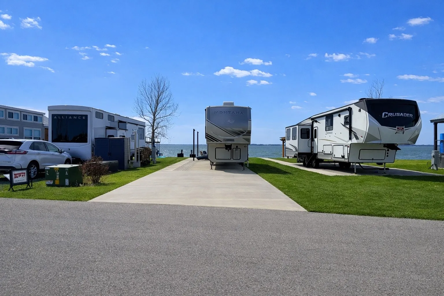 Waterfront concrete pad lot in Peninsula Point, Kerens, TX.