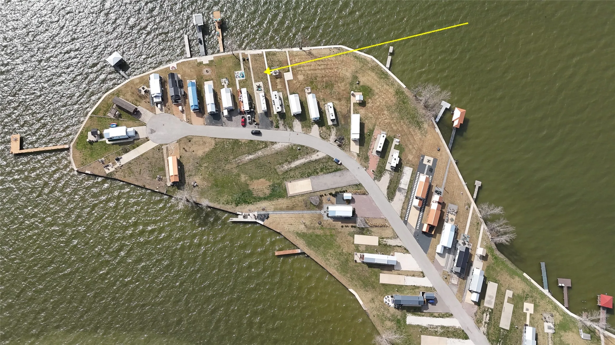 Aerial view showing this waterfront lot’s location on Richland Chambers Lake.