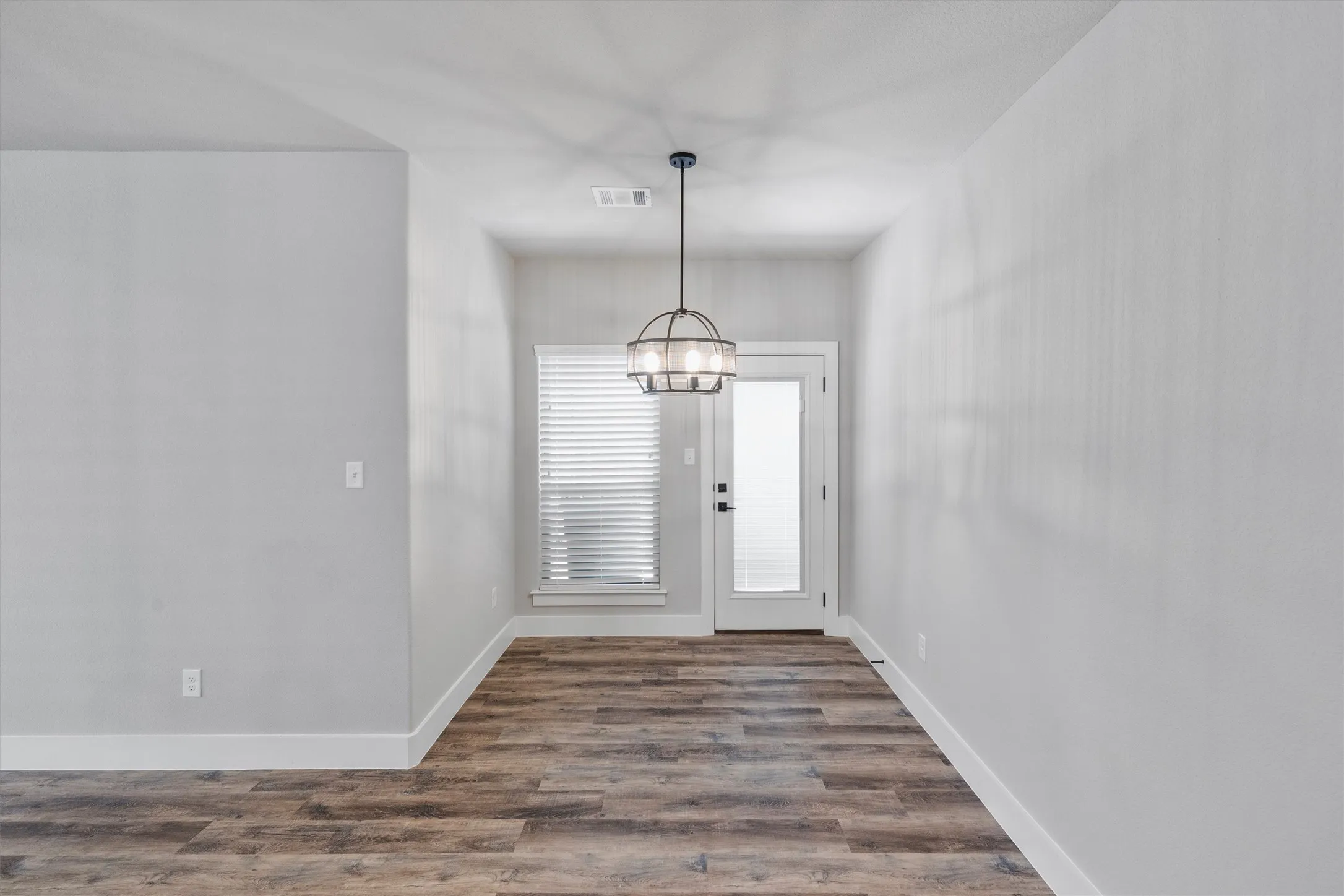 Single Family Residence For Sale in Johnson County , 641 The Cottages Drive, Godley, Texas 76044, 3 Bedroom, 2 Bathroom, 2 Garage spaces, 1,610 Sqft, built in 2022, mls#21190025, Real Estate Agent in Godley, Homes For Sale in Johnson county, Homes For Sale in Godley, Realtor in Godley Texas, Real Estate Brokerage Independent Realty Texas, Luminita Cordes Realtor