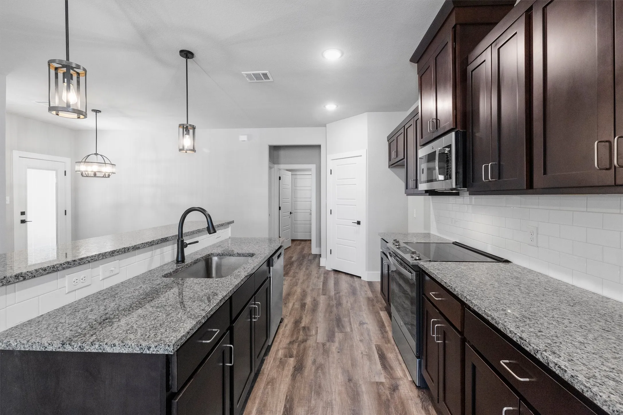 Single Family Residence For Sale in Johnson County , 641 The Cottages Drive, Godley, Texas 76044, 3 Bedroom, 2 Bathroom, 2 Garage spaces, 1,610 Sqft, built in 2022, mls#21190025, Real Estate Agent in Godley, Homes For Sale in Johnson county, Homes For Sale in Godley, Realtor in Godley Texas, Real Estate Brokerage Independent Realty Texas, Luminita Cordes Realtor