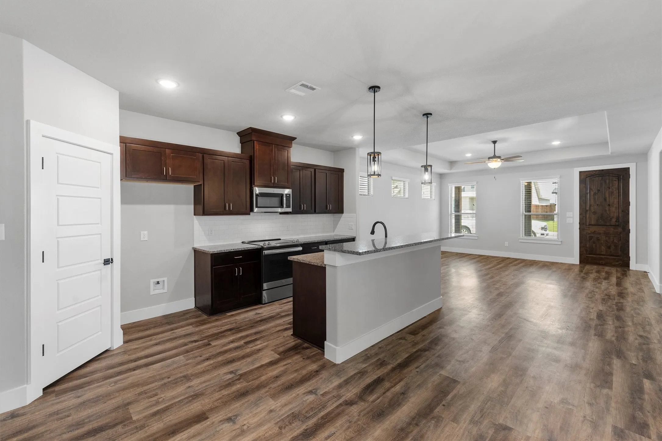 Single Family Residence For Sale in Johnson County , 641 The Cottages Drive, Godley, Texas 76044, 3 Bedroom, 2 Bathroom, 2 Garage spaces, 1,610 Sqft, built in 2022, mls#21190025, Real Estate Agent in Godley, Homes For Sale in Johnson county, Homes For Sale in Godley, Realtor in Godley Texas, Real Estate Brokerage Independent Realty Texas, Luminita Cordes Realtor