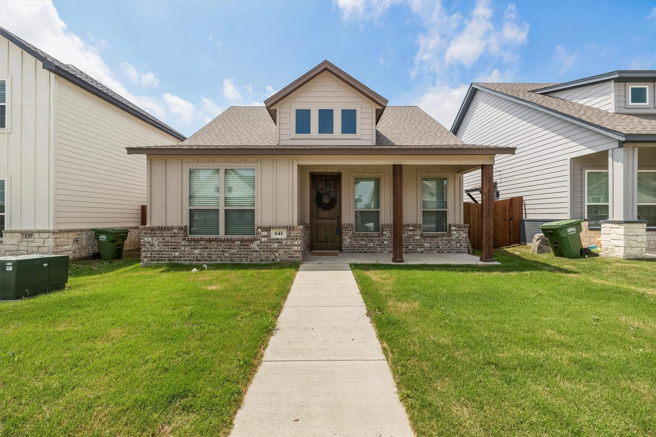 Single Family Residence For Sale in Johnson County , 641 The Cottages Drive, Godley, Texas 76044, 3 Bedroom, 2 Bathroom, 2 Garage spaces, 1,610 Sqft, built in 2022, mls#21190025, Real Estate Agent in Godley, Homes For Sale in Johnson county, Homes For Sale in Godley, Realtor in Godley Texas, Real Estate Brokerage Independent Realty Texas, Luminita Cordes Realtor