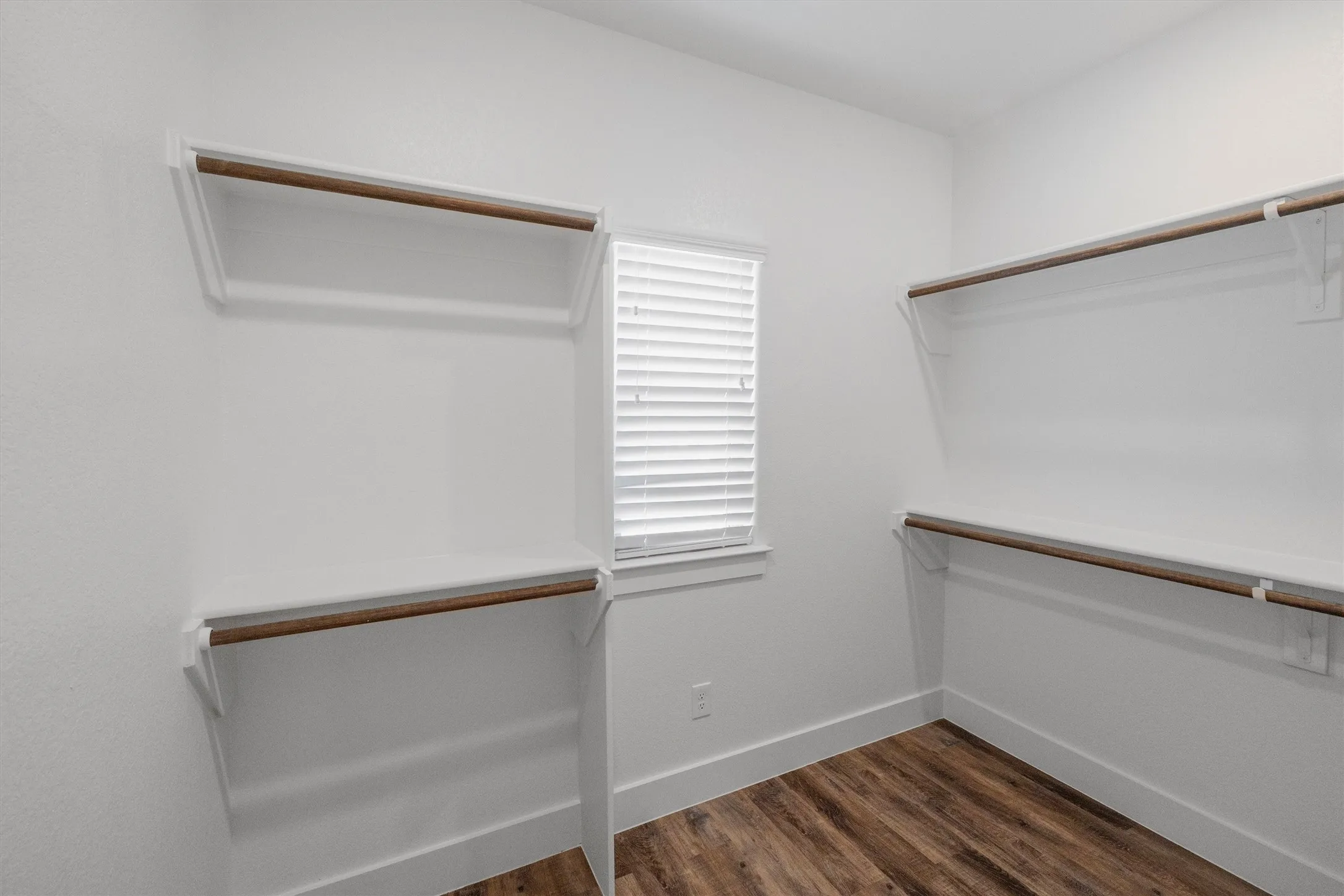 Single Family Residence For Sale in Johnson County , 641 The Cottages Drive, Godley, Texas 76044, 3 Bedroom, 2 Bathroom, 2 Garage spaces, 1,610 Sqft, built in 2022, mls#21190025, Real Estate Agent in Godley, Homes For Sale in Johnson county, Homes For Sale in Godley, Realtor in Godley Texas, Real Estate Brokerage Independent Realty Texas, Luminita Cordes Realtor