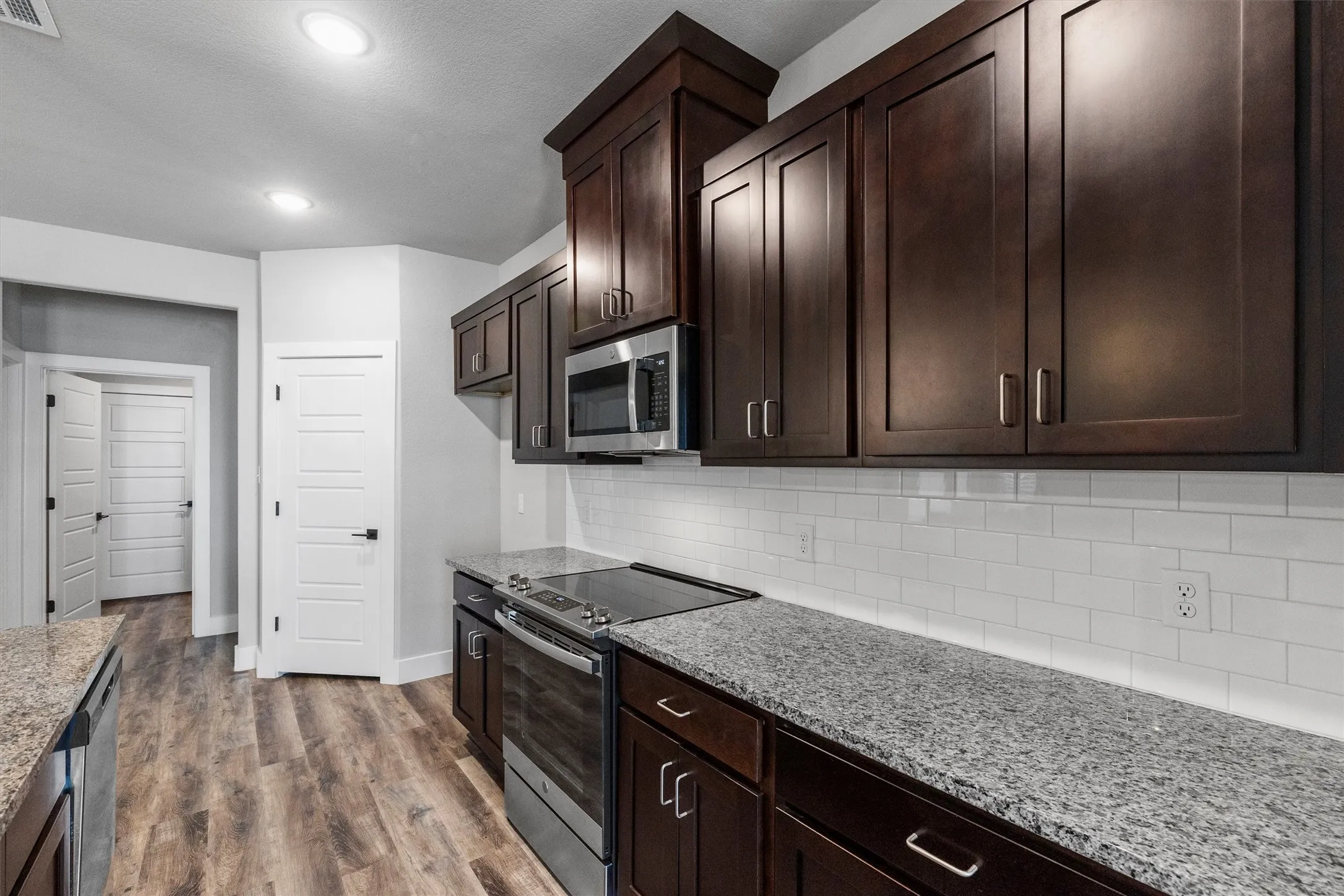 Single Family Residence For Sale in Johnson County , 641 The Cottages Drive, Godley, Texas 76044, 3 Bedroom, 2 Bathroom, 2 Garage spaces, 1,610 Sqft, built in 2022, mls#21190025, Real Estate Agent in Godley, Homes For Sale in Johnson county, Homes For Sale in Godley, Realtor in Godley Texas, Real Estate Brokerage Independent Realty Texas, Luminita Cordes Realtor
