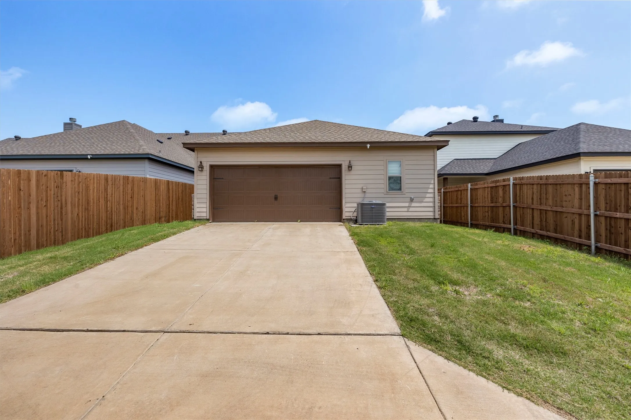 Single Family Residence For Sale in Johnson County , 641 The Cottages Drive, Godley, Texas 76044, 3 Bedroom, 2 Bathroom, 2 Garage spaces, 1,610 Sqft, built in 2022, mls#21190025, Real Estate Agent in Godley, Homes For Sale in Johnson county, Homes For Sale in Godley, Realtor in Godley Texas, Real Estate Brokerage Independent Realty Texas, Luminita Cordes Realtor