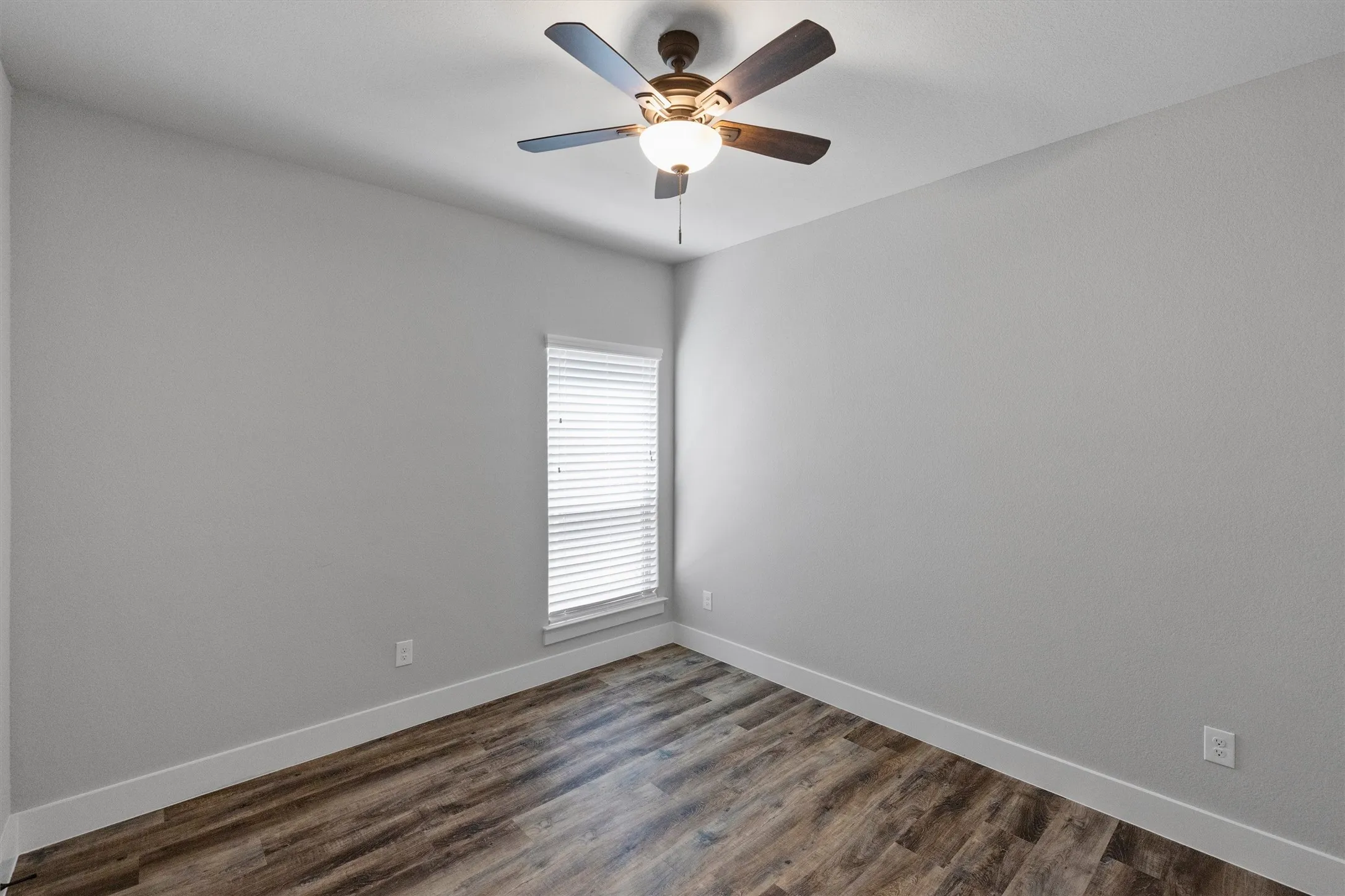 Single Family Residence For Sale in Johnson County , 641 The Cottages Drive, Godley, Texas 76044, 3 Bedroom, 2 Bathroom, 2 Garage spaces, 1,610 Sqft, built in 2022, mls#21190025, Real Estate Agent in Godley, Homes For Sale in Johnson county, Homes For Sale in Godley, Realtor in Godley Texas, Real Estate Brokerage Independent Realty Texas, Luminita Cordes Realtor