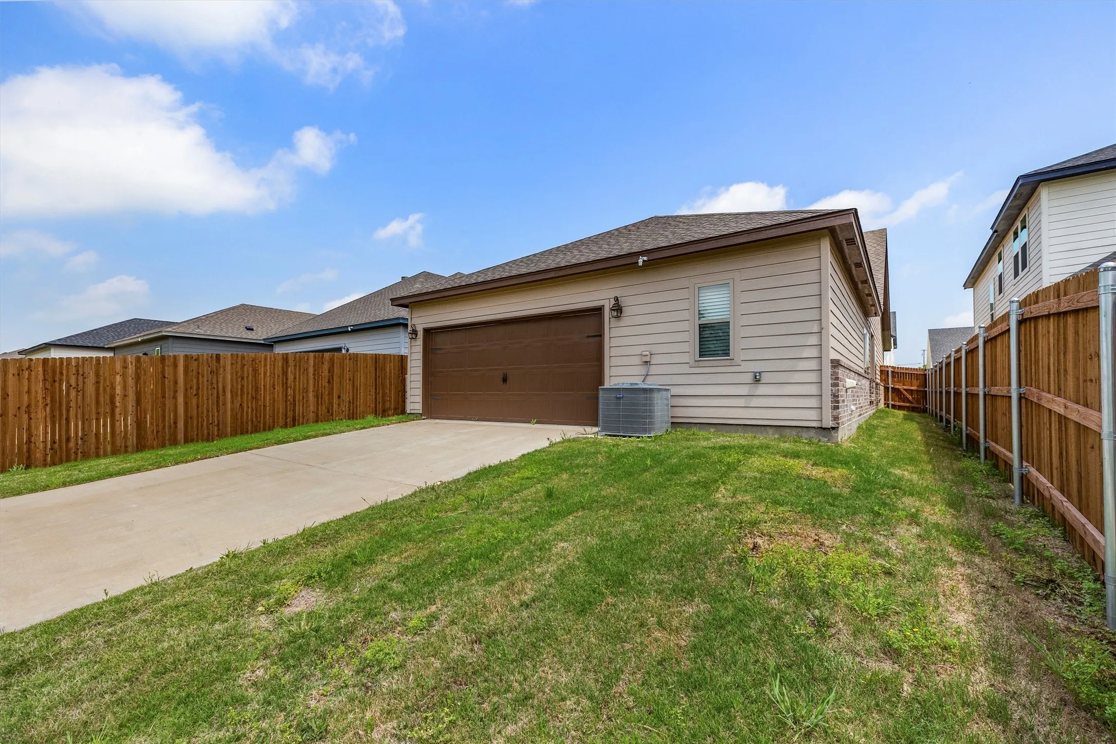 Single Family Residence For Sale in Johnson County , 641 The Cottages Drive, Godley, Texas 76044, 3 Bedroom, 2 Bathroom, 2 Garage spaces, 1,610 Sqft, built in 2022, mls#21190025, Real Estate Agent in Godley, Homes For Sale in Johnson county, Homes For Sale in Godley, Realtor in Godley Texas, Real Estate Brokerage Independent Realty Texas, Luminita Cordes Realtor