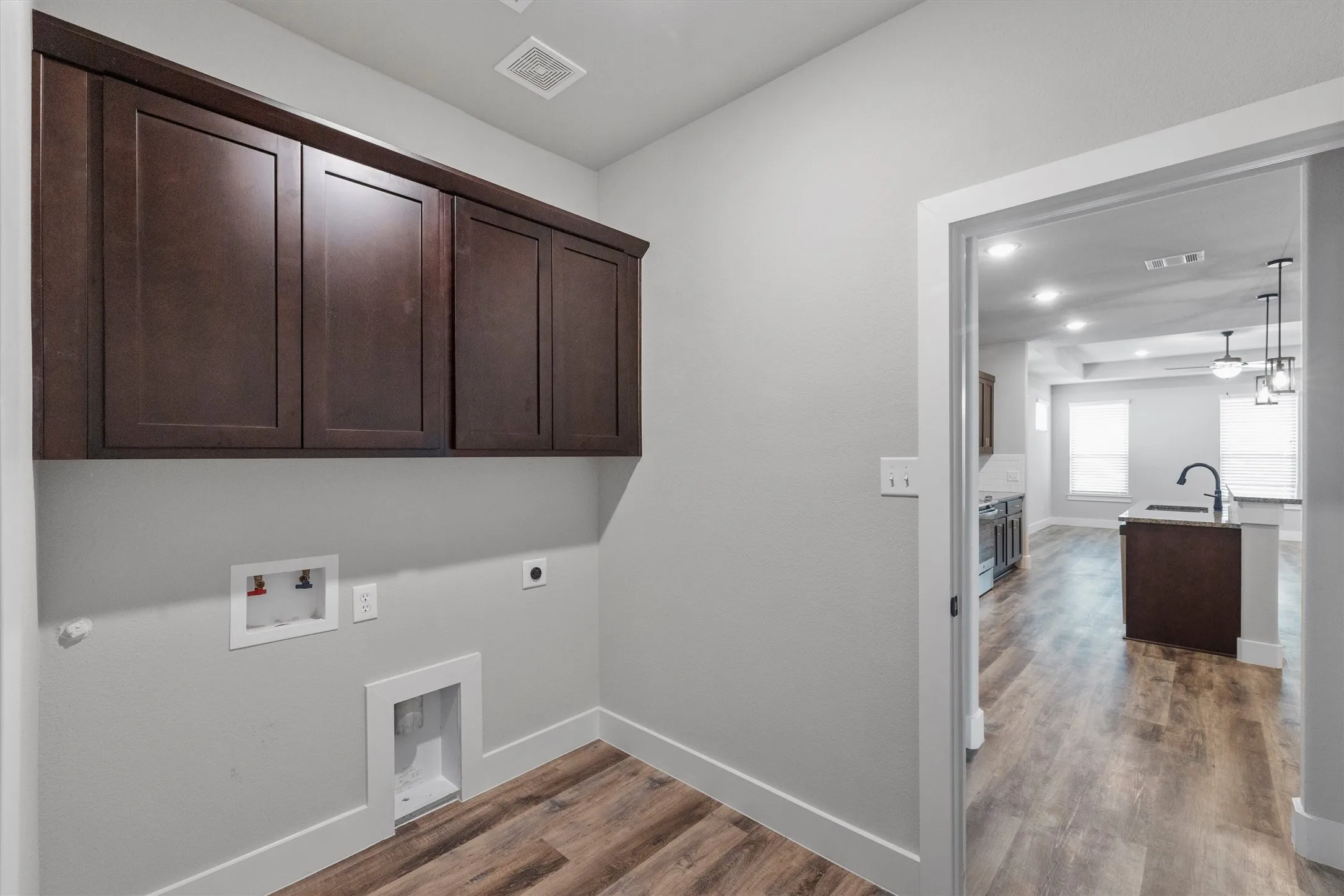 Single Family Residence For Sale in Johnson County , 641 The Cottages Drive, Godley, Texas 76044, 3 Bedroom, 2 Bathroom, 2 Garage spaces, 1,610 Sqft, built in 2022, mls#21190025, Real Estate Agent in Godley, Homes For Sale in Johnson county, Homes For Sale in Godley, Realtor in Godley Texas, Real Estate Brokerage Independent Realty Texas, Luminita Cordes Realtor