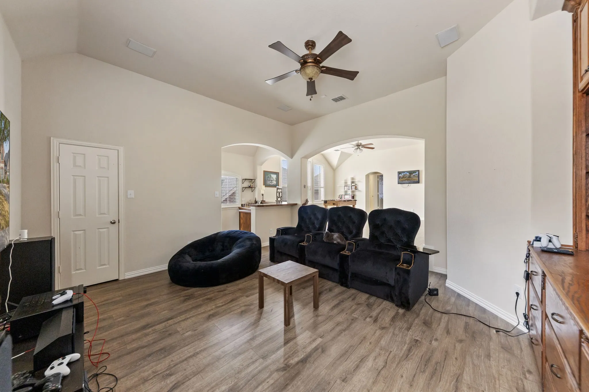 Single Family Residence For Sale in Denton County , 721 Peco Street, Lantana, Texas 76226, 5 Bedroom, 4 Bathroom, 2 Garage spaces, 4,164 Sqft, built in 2004, mls#21191580, Real Estate Agent in Lantana, Homes For Sale in Denton county, Homes For Sale in Lantana, Realtor in Lantana Texas, Real Estate Brokerage Independent Realty Texas, Luminita Cordes Realtor