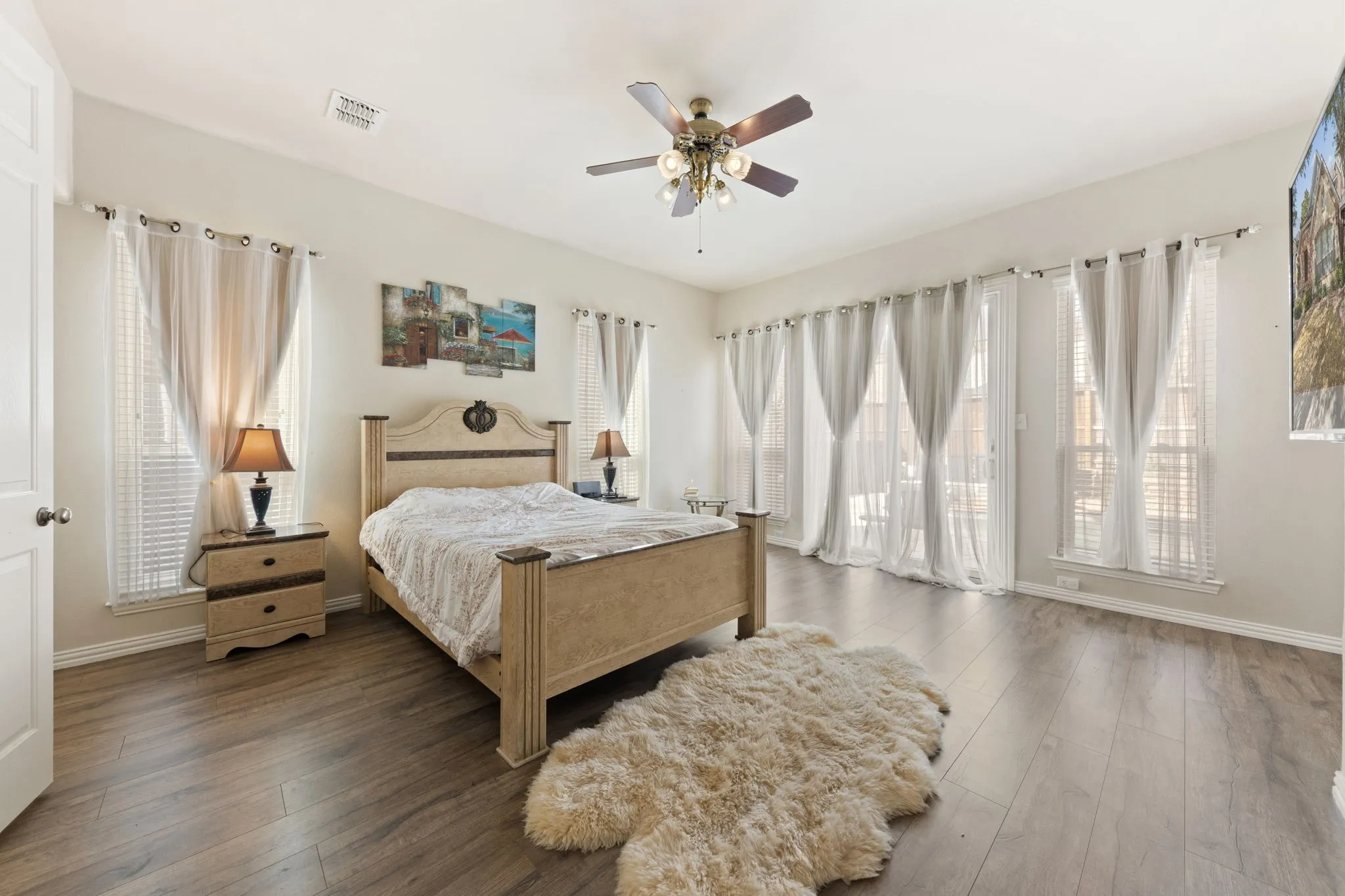 Single Family Residence For Sale in Denton County , 721 Peco Street, Lantana, Texas 76226, 5 Bedroom, 4 Bathroom, 2 Garage spaces, 4,164 Sqft, built in 2004, mls#21191580, Real Estate Agent in Lantana, Homes For Sale in Denton county, Homes For Sale in Lantana, Realtor in Lantana Texas, Real Estate Brokerage Independent Realty Texas, Luminita Cordes Realtor