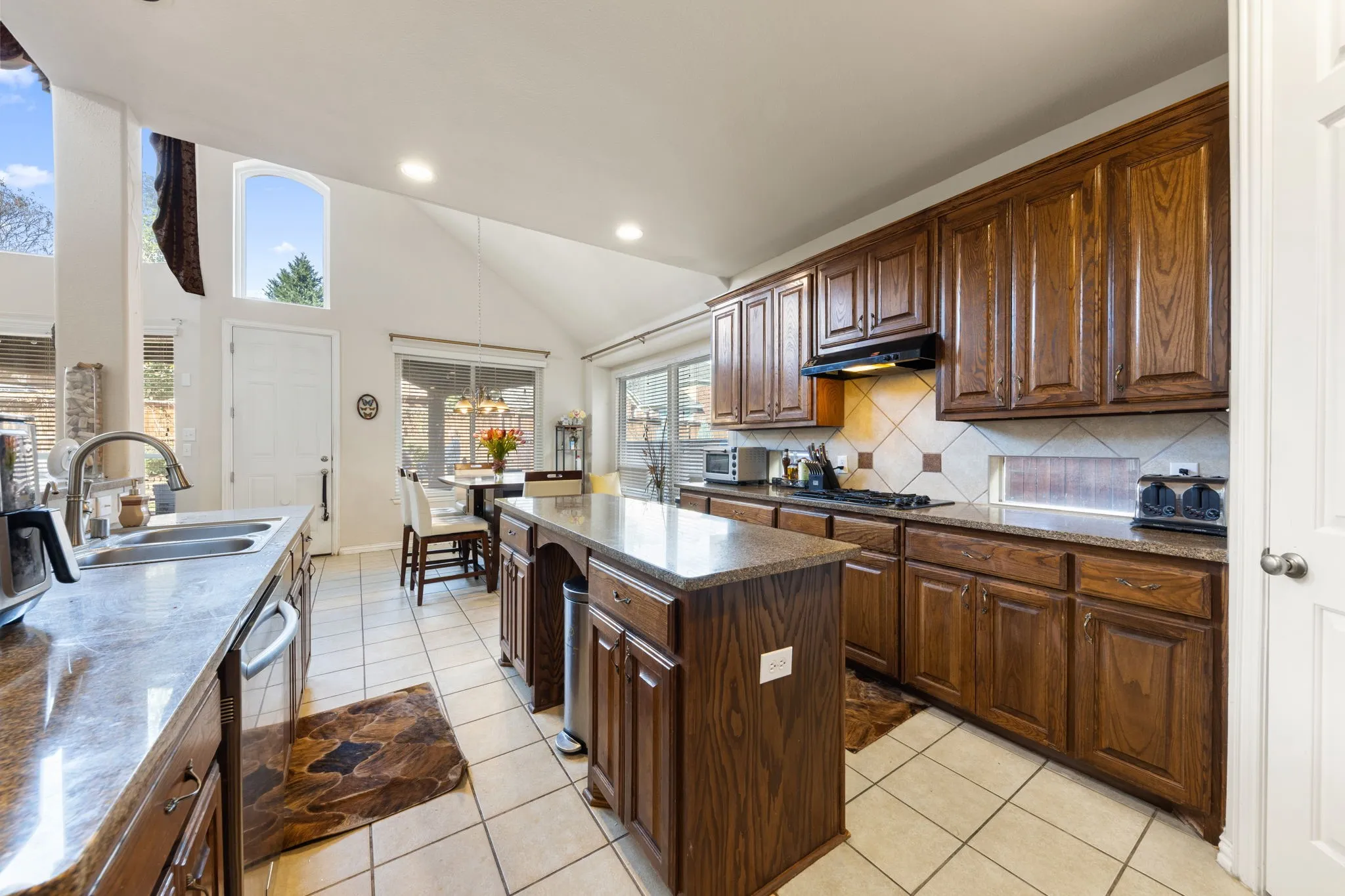 Single Family Residence For Sale in Denton County , 721 Peco Street, Lantana, Texas 76226, 5 Bedroom, 4 Bathroom, 2 Garage spaces, 4,164 Sqft, built in 2004, mls#21191580, Real Estate Agent in Lantana, Homes For Sale in Denton county, Homes For Sale in Lantana, Realtor in Lantana Texas, Real Estate Brokerage Independent Realty Texas, Luminita Cordes Realtor
