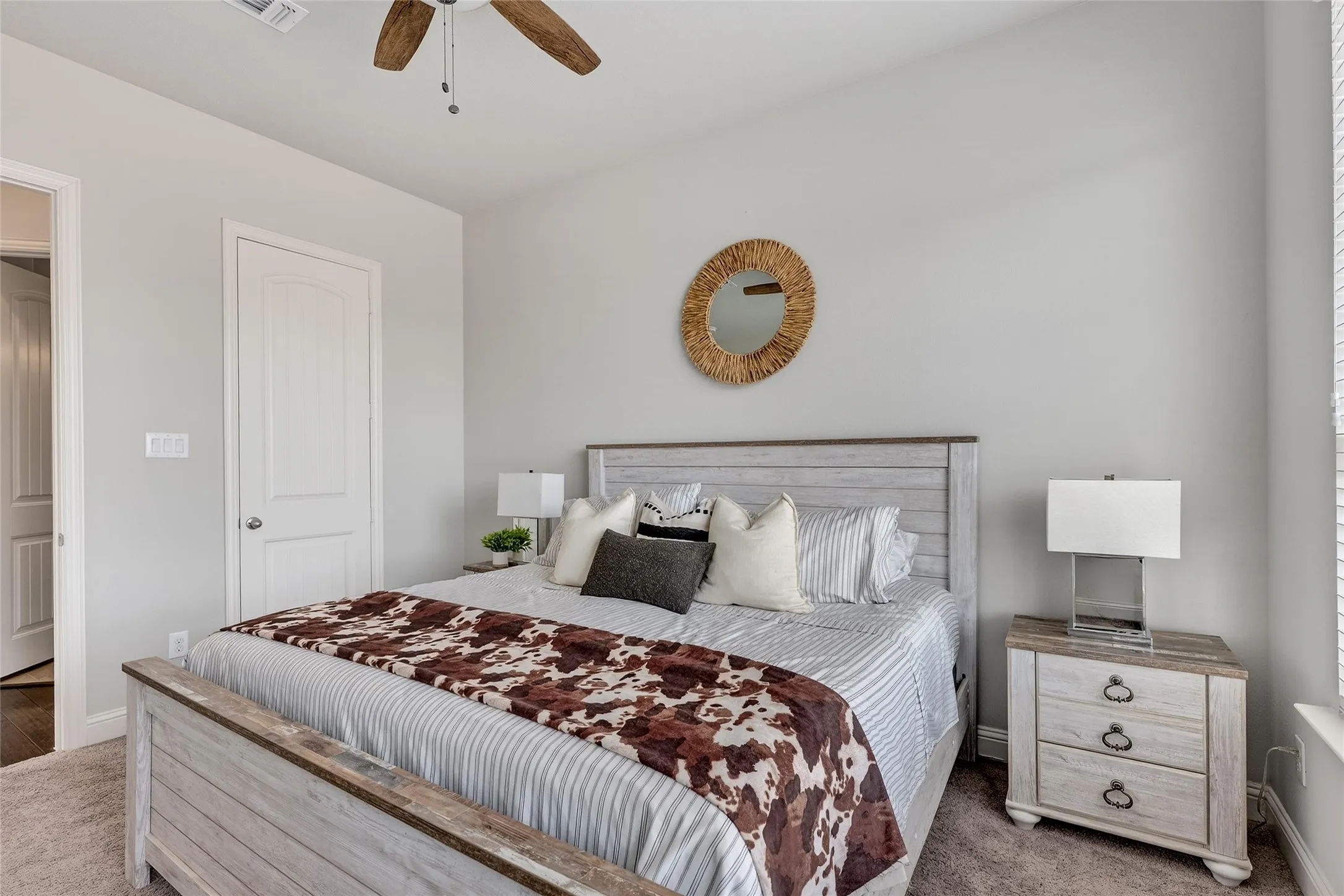 Single Family Residence For Sale in Grayson County , 1505 Wolf Ridge Run, Gunter, Texas 75058, 4 Bedroom, 3 Bathroom, 3 Garage spaces, 3,772 Sqft, built in 2016, Preowned, mls#21191800, Real Estate Agent in Gunter, Homes For Sale in Grayson county, Homes For Sale in Gunter, Realtor in Gunter Texas, Real Estate Brokerage Independent Realty Texas, Luminita Cordes Realtor
