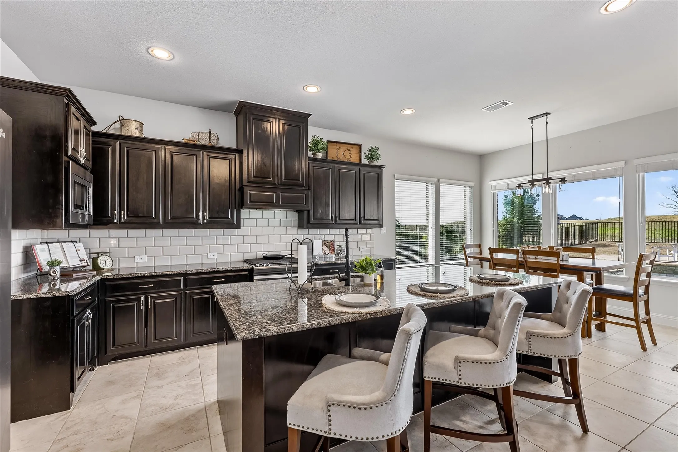 Single Family Residence For Sale in Grayson County , 1505 Wolf Ridge Run, Gunter, Texas 75058, 4 Bedroom, 3 Bathroom, 3 Garage spaces, 3,772 Sqft, built in 2016, Preowned, mls#21191800, Real Estate Agent in Gunter, Homes For Sale in Grayson county, Homes For Sale in Gunter, Realtor in Gunter Texas, Real Estate Brokerage Independent Realty Texas, Luminita Cordes Realtor