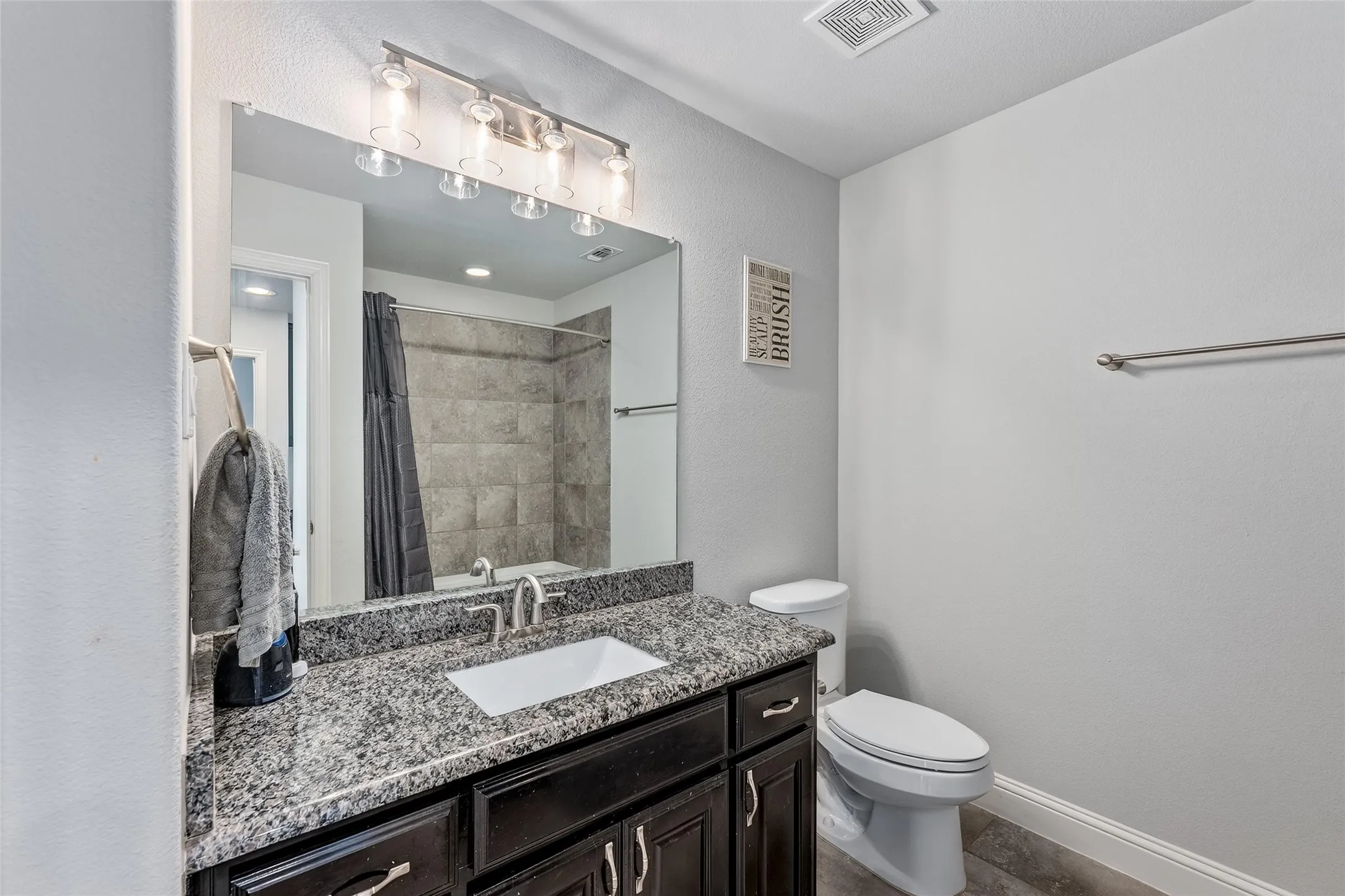 Single Family Residence For Sale in Grayson County , 1505 Wolf Ridge Run, Gunter, Texas 75058, 4 Bedroom, 3 Bathroom, 3 Garage spaces, 3,772 Sqft, built in 2016, Preowned, mls#21191800, Real Estate Agent in Gunter, Homes For Sale in Grayson county, Homes For Sale in Gunter, Realtor in Gunter Texas, Real Estate Brokerage Independent Realty Texas, Luminita Cordes Realtor
