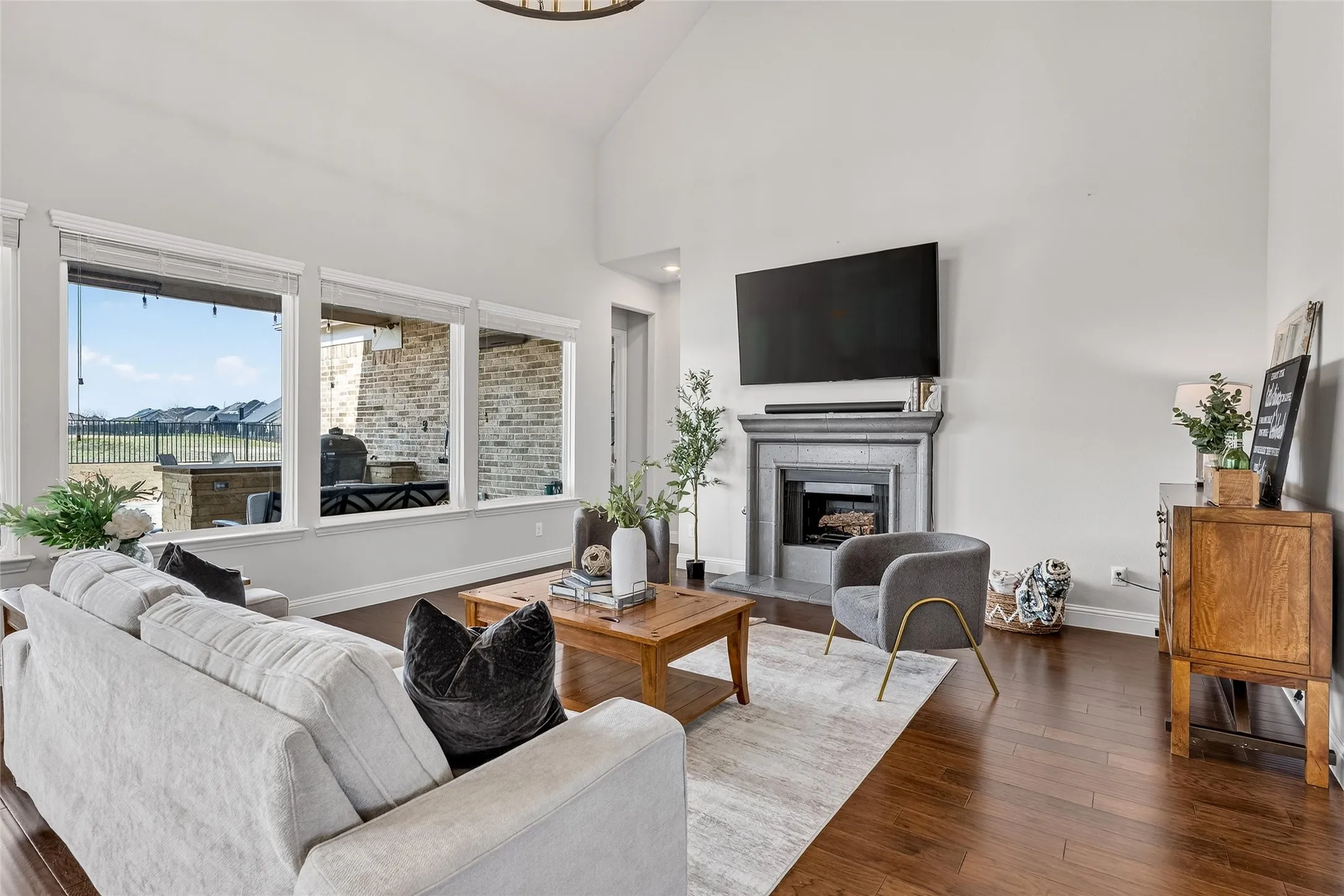 Single Family Residence For Sale in Grayson County , 1505 Wolf Ridge Run, Gunter, Texas 75058, 4 Bedroom, 3 Bathroom, 3 Garage spaces, 3,772 Sqft, built in 2016, Preowned, mls#21191800, Real Estate Agent in Gunter, Homes For Sale in Grayson county, Homes For Sale in Gunter, Realtor in Gunter Texas, Real Estate Brokerage Independent Realty Texas, Luminita Cordes Realtor