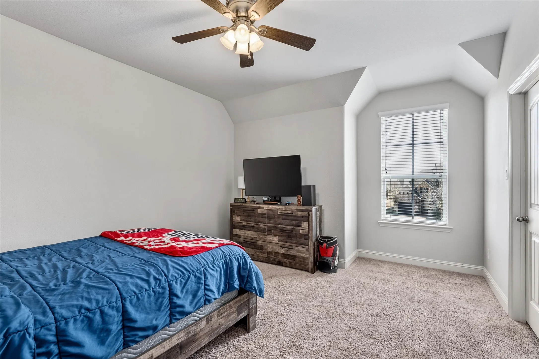 Single Family Residence For Sale in Grayson County , 1505 Wolf Ridge Run, Gunter, Texas 75058, 4 Bedroom, 3 Bathroom, 3 Garage spaces, 3,772 Sqft, built in 2016, Preowned, mls#21191800, Real Estate Agent in Gunter, Homes For Sale in Grayson county, Homes For Sale in Gunter, Realtor in Gunter Texas, Real Estate Brokerage Independent Realty Texas, Luminita Cordes Realtor