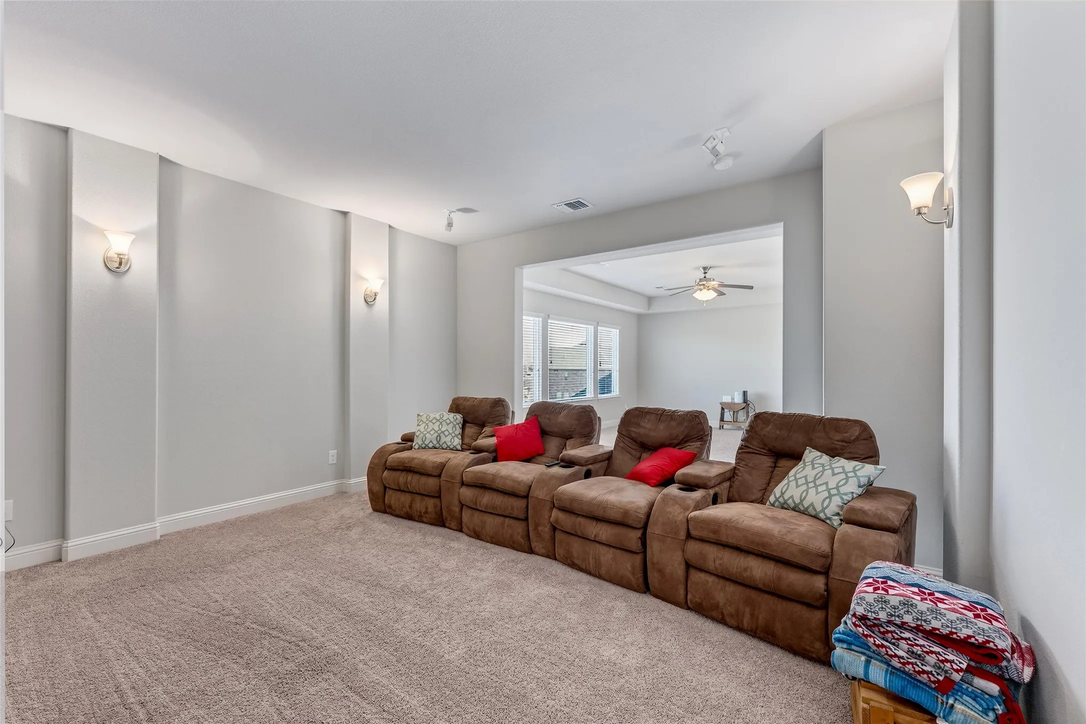 Single Family Residence For Sale in Grayson County , 1505 Wolf Ridge Run, Gunter, Texas 75058, 4 Bedroom, 3 Bathroom, 3 Garage spaces, 3,772 Sqft, built in 2016, Preowned, mls#21191800, Real Estate Agent in Gunter, Homes For Sale in Grayson county, Homes For Sale in Gunter, Realtor in Gunter Texas, Real Estate Brokerage Independent Realty Texas, Luminita Cordes Realtor