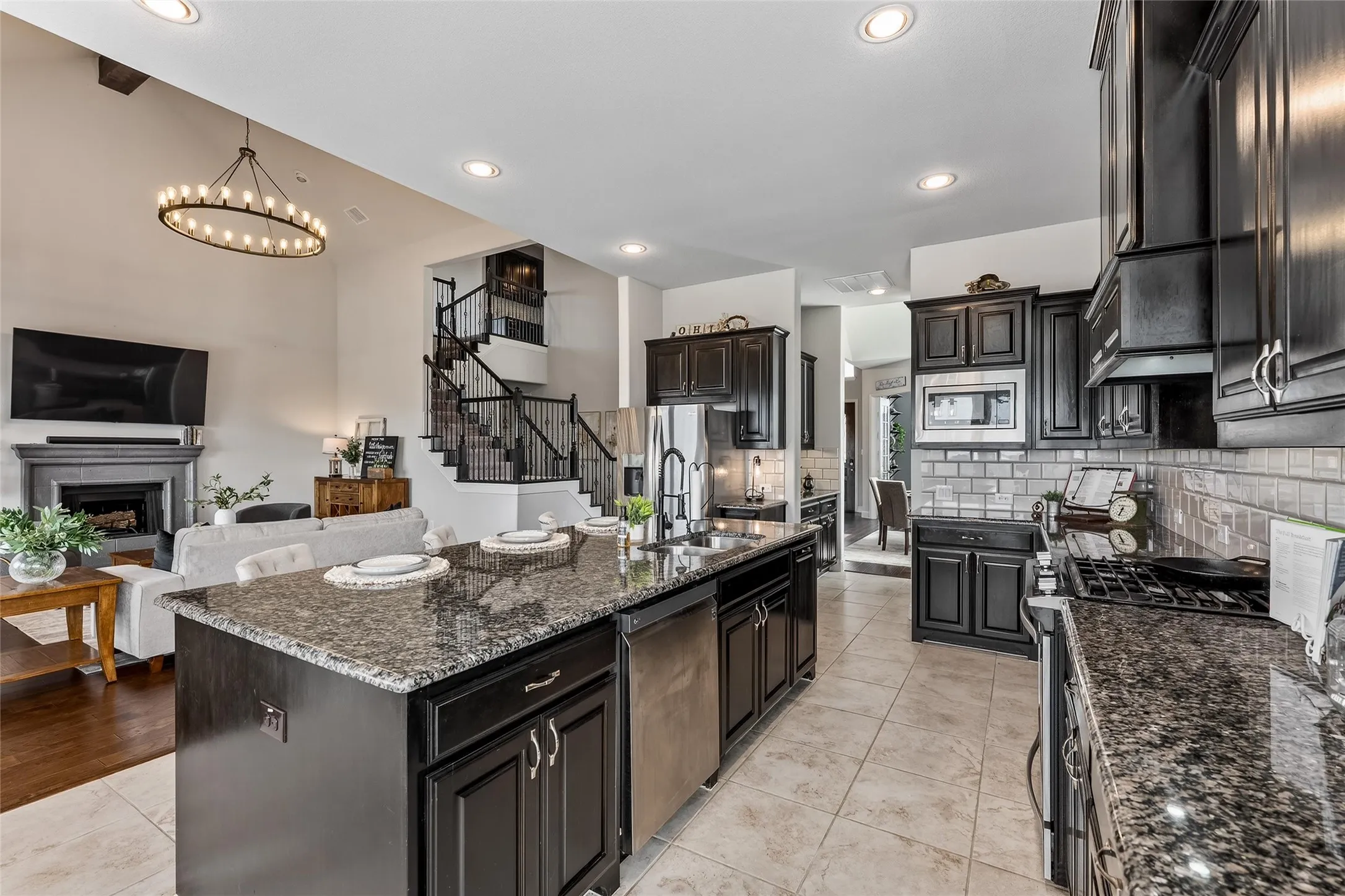 Single Family Residence For Sale in Grayson County , 1505 Wolf Ridge Run, Gunter, Texas 75058, 4 Bedroom, 3 Bathroom, 3 Garage spaces, 3,772 Sqft, built in 2016, Preowned, mls#21191800, Real Estate Agent in Gunter, Homes For Sale in Grayson county, Homes For Sale in Gunter, Realtor in Gunter Texas, Real Estate Brokerage Independent Realty Texas, Luminita Cordes Realtor