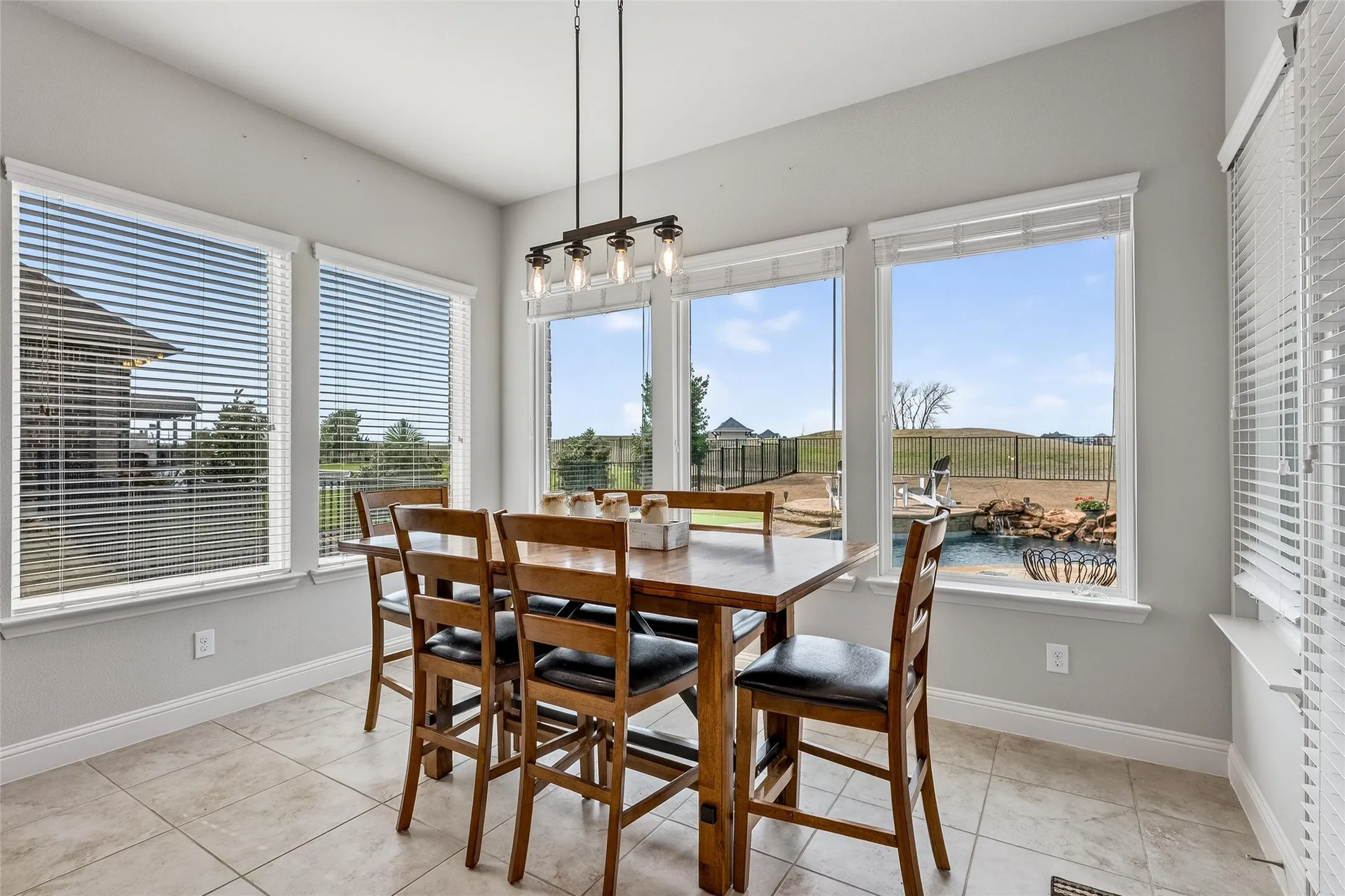 Single Family Residence For Sale in Grayson County , 1505 Wolf Ridge Run, Gunter, Texas 75058, 4 Bedroom, 3 Bathroom, 3 Garage spaces, 3,772 Sqft, built in 2016, Preowned, mls#21191800, Real Estate Agent in Gunter, Homes For Sale in Grayson county, Homes For Sale in Gunter, Realtor in Gunter Texas, Real Estate Brokerage Independent Realty Texas, Luminita Cordes Realtor