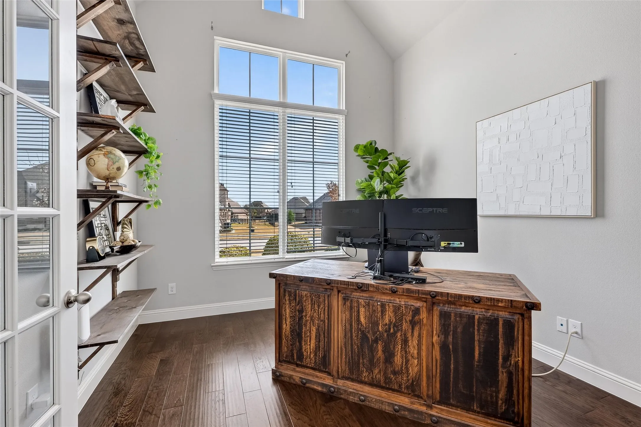 Single Family Residence For Sale in Grayson County , 1505 Wolf Ridge Run, Gunter, Texas 75058, 4 Bedroom, 3 Bathroom, 3 Garage spaces, 3,772 Sqft, built in 2016, Preowned, mls#21191800, Real Estate Agent in Gunter, Homes For Sale in Grayson county, Homes For Sale in Gunter, Realtor in Gunter Texas, Real Estate Brokerage Independent Realty Texas, Luminita Cordes Realtor