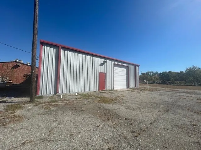 Warehouse For Rent in Grayson County , 308 E Lamar Street, Sherman, Texas 75090, 0, 0, Garage spaces, 0 Sqft, built in 1998, Preowned, mls#21191791, Real Estate Agent in Sherman, Homes For Rent in Grayson county, Homes For Rent in Sherman, Realtor in Sherman Texas, Real Estate Brokerage Independent Realty Texas, Luminita Cordes Realtor