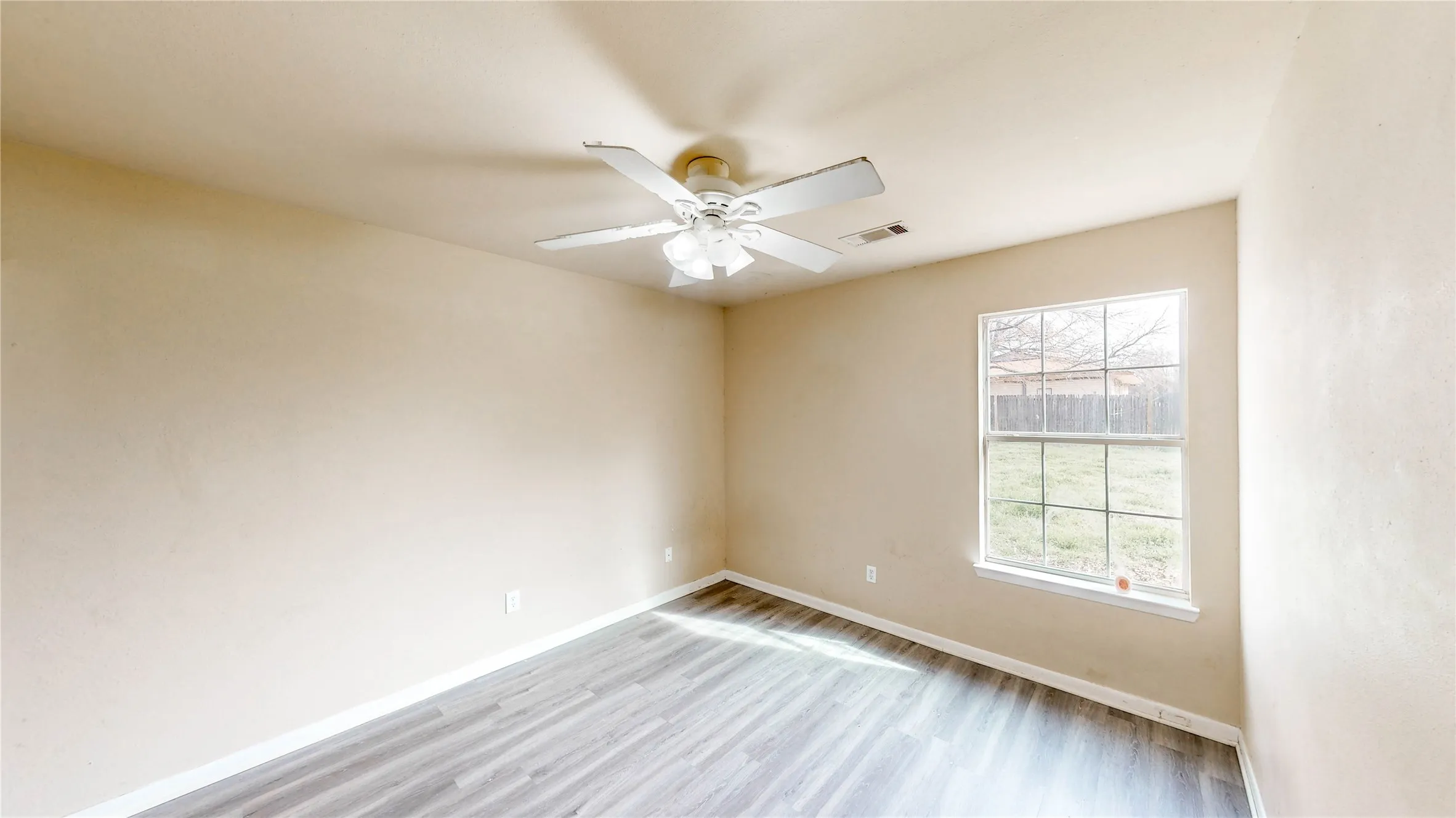 Single Family Residence For Rent in Grayson County , 701 E College Street, Sherman, Texas 75090, 3 Bedrooms, 2 Bathrooms, Garage spaces, 1,010 Sqft, built in 2004, Preowned, Price $1,500, mls#21191782, Real Estate Agent in Sherman, Homes For Rent in Grayson county, Homes For Rent in Sherman, Realtor in Sherman Texas, Real Estate Brokerage Independent Realty Texas, Luminita Cordes Realtor