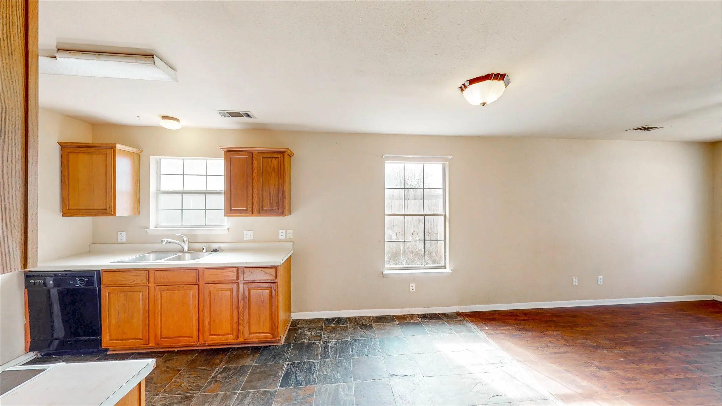 Single Family Residence For Rent in Grayson County , 701 E College Street, Sherman, Texas 75090, 3 Bedrooms, 2 Bathrooms, Garage spaces, 1,010 Sqft, built in 2004, Preowned, Price $1,500, mls#21191782, Real Estate Agent in Sherman, Homes For Rent in Grayson county, Homes For Rent in Sherman, Realtor in Sherman Texas, Real Estate Brokerage Independent Realty Texas, Luminita Cordes Realtor