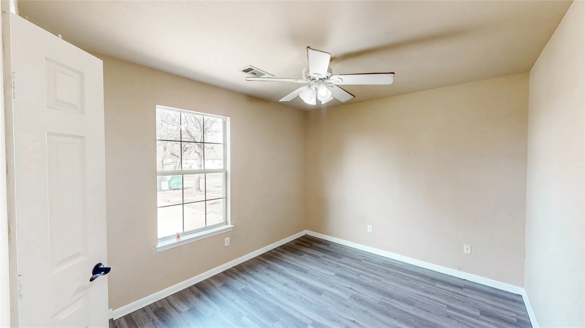 Single Family Residence For Rent in Grayson County , 701 E College Street, Sherman, Texas 75090, 3 Bedrooms, 2 Bathrooms, Garage spaces, 1,010 Sqft, built in 2004, Preowned, Price $1,500, mls#21191782, Real Estate Agent in Sherman, Homes For Rent in Grayson county, Homes For Rent in Sherman, Realtor in Sherman Texas, Real Estate Brokerage Independent Realty Texas, Luminita Cordes Realtor