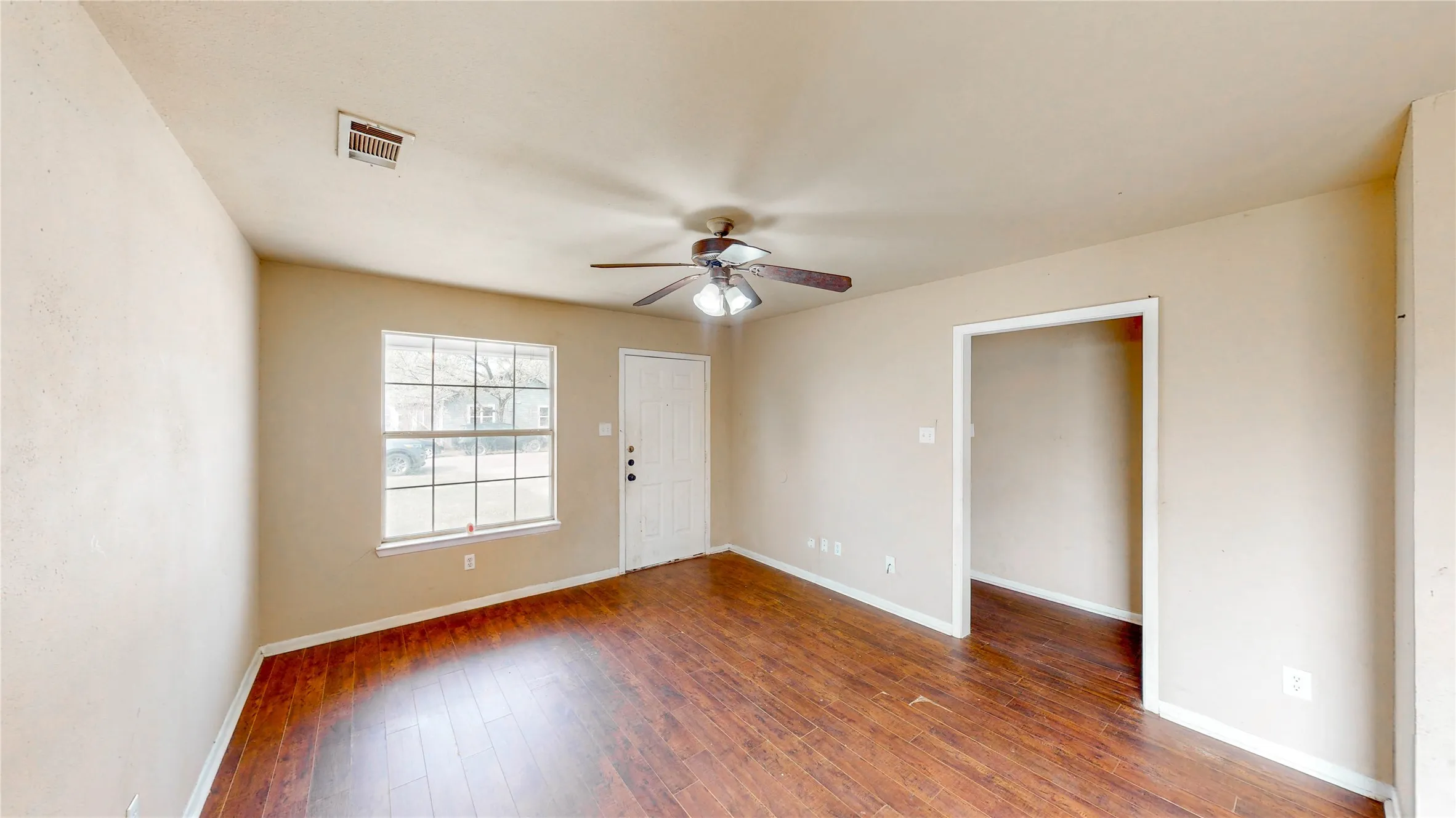 Single Family Residence For Rent in Grayson County , 701 E College Street, Sherman, Texas 75090, 3 Bedrooms, 2 Bathrooms, Garage spaces, 1,010 Sqft, built in 2004, Preowned, Price $1,500, mls#21191782, Real Estate Agent in Sherman, Homes For Rent in Grayson county, Homes For Rent in Sherman, Realtor in Sherman Texas, Real Estate Brokerage Independent Realty Texas, Luminita Cordes Realtor