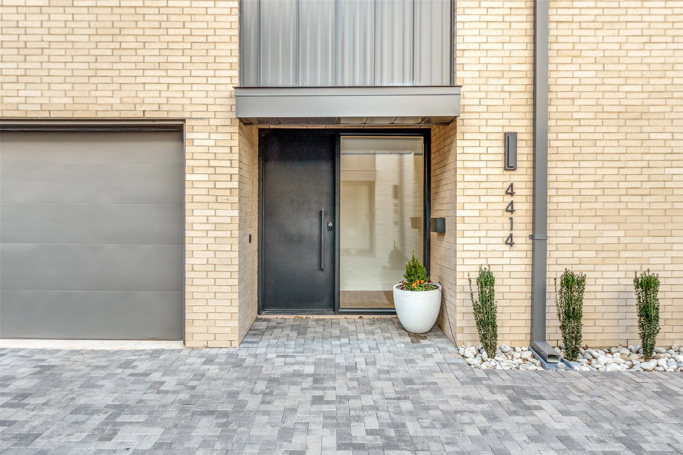 Single Family Residence For Sale in Dallas County , 4414 Abbott Avenue, Dallas, Texas 75205, 3 Bedroom, 4 Bathroom, 2 Garage spaces, 3,716 Sqft, built in 2023, Preowned, mls#21191732, Real Estate Agent in Dallas, Homes For Sale in Dallas county, Homes For Sale in Dallas, Realtor in Dallas Texas, Real Estate Brokerage Independent Realty Texas, Luminita Cordes Realtor