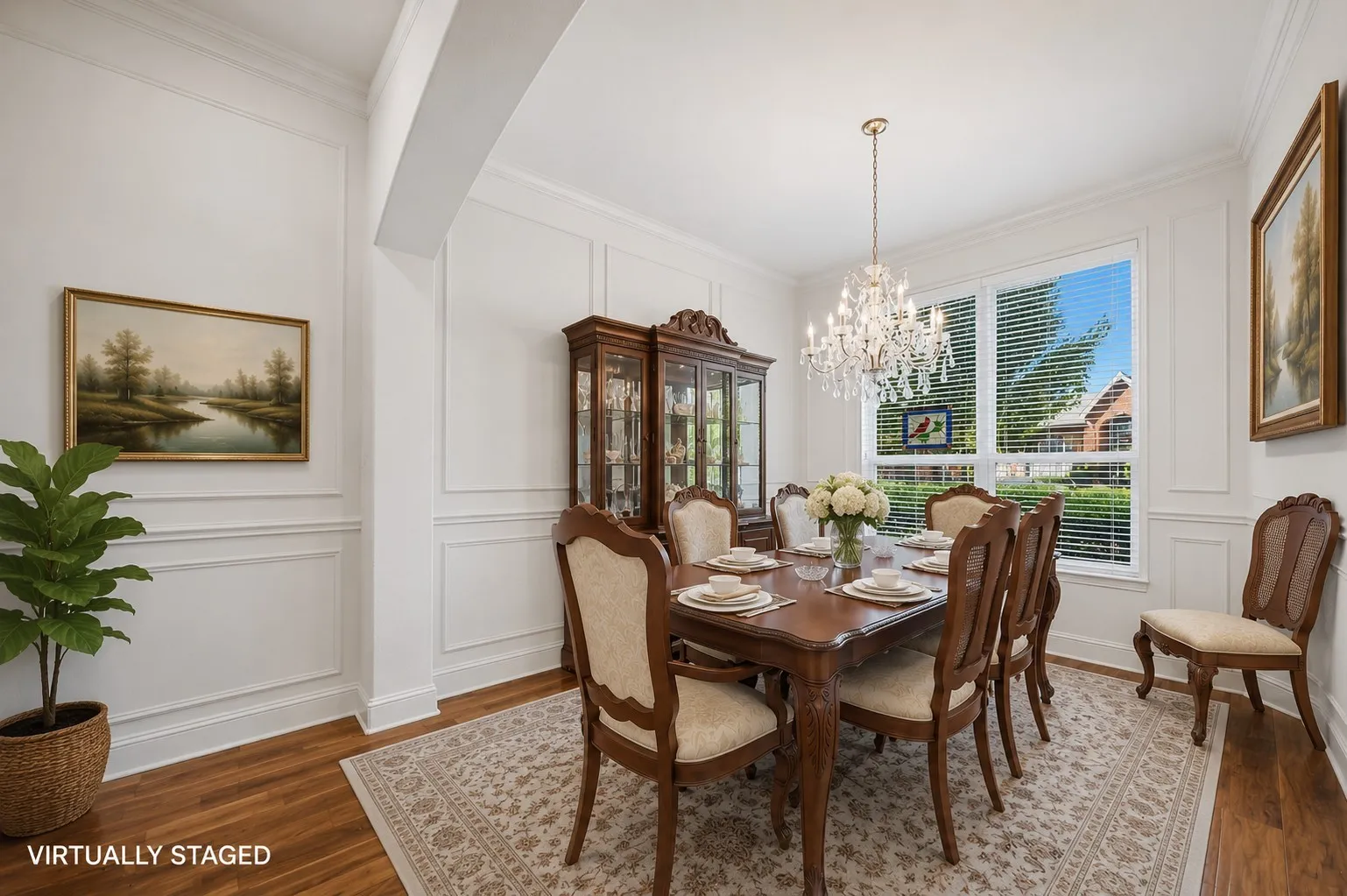 **VIRTUALLY STAGED** dining room