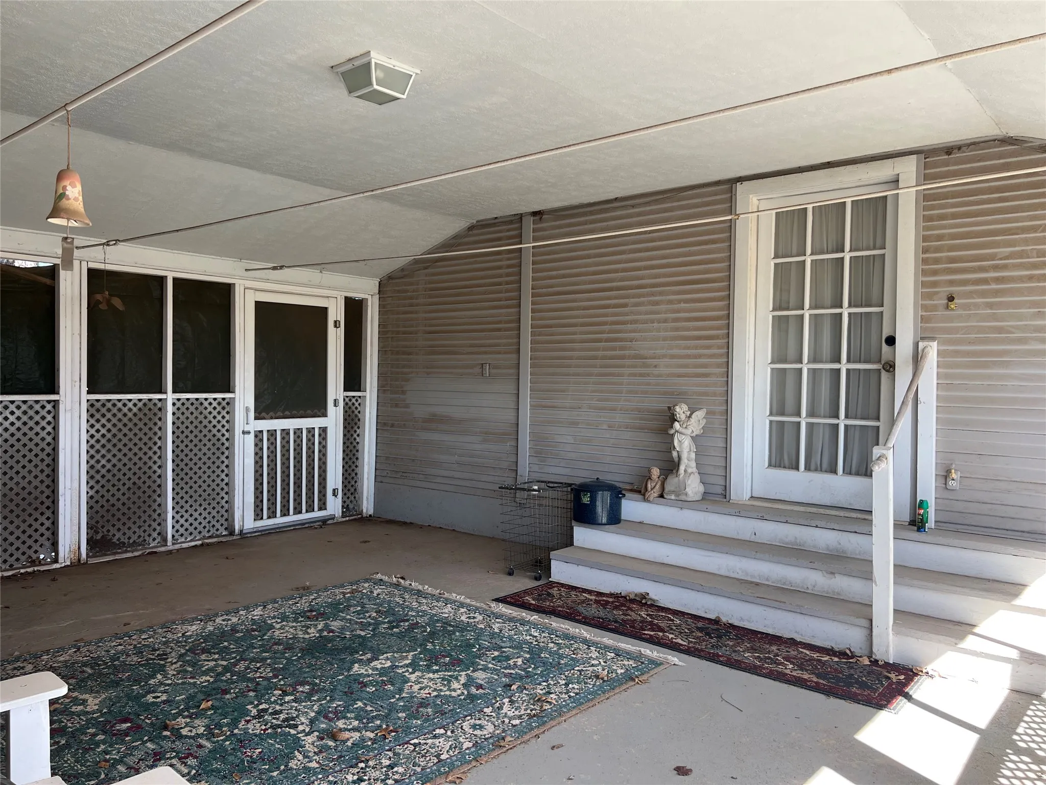 Single Family Residence For Sale in Clay County , 316 E Spring Street, Henrietta, Texas 76365, 2 Bedroom, 2 Bathroom, 2 Garage spaces, 1,810 Sqft, built in 1960, mls#21191992, Real Estate Agent in Henrietta, Homes For Sale in Clay county, Homes For Sale in Henrietta, Realtor in Henrietta Texas, Real Estate Brokerage Independent Realty Texas, Luminita Cordes Realtor