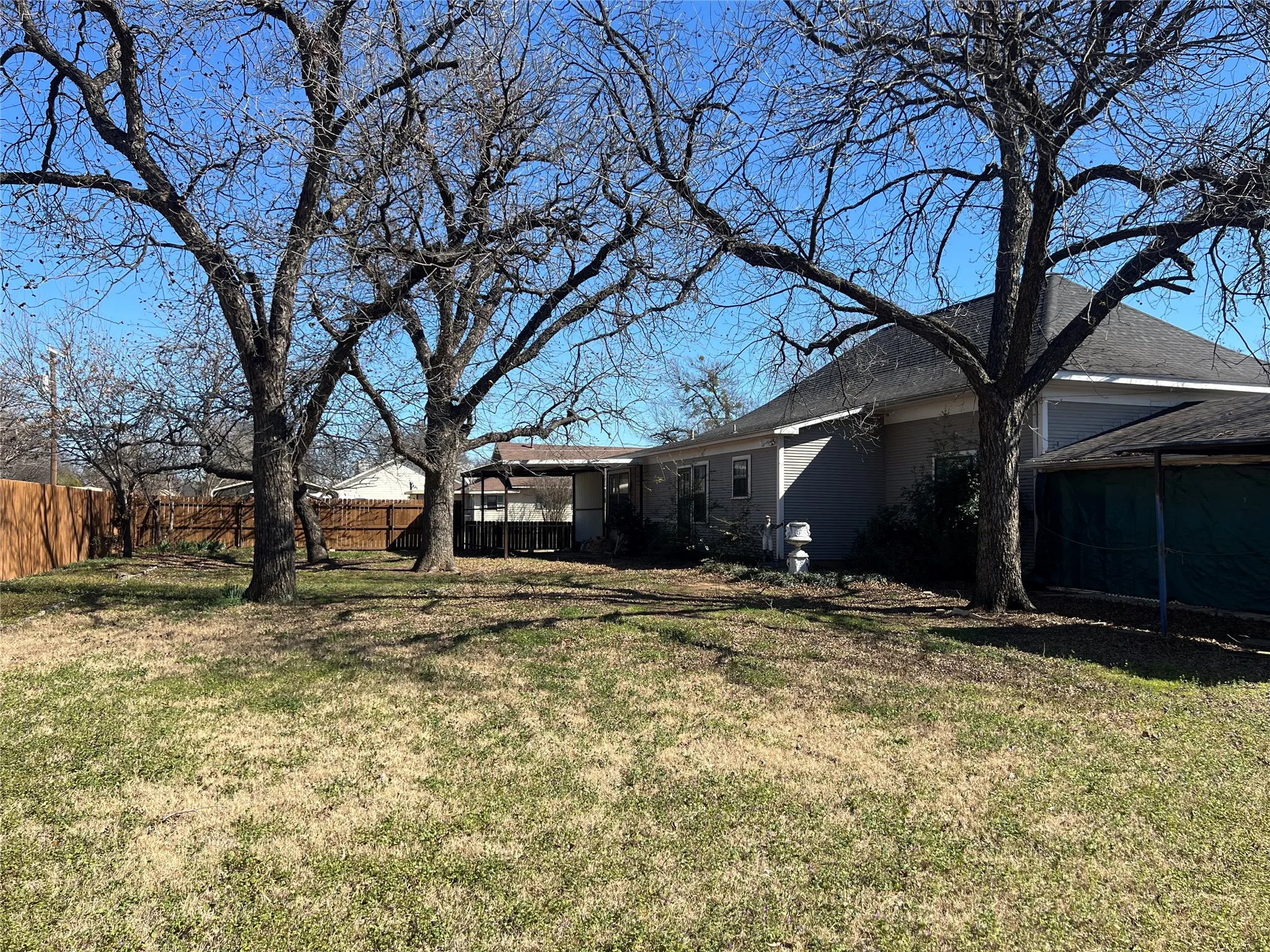 Single Family Residence For Sale in Clay County , 316 E Spring Street, Henrietta, Texas 76365, 2 Bedroom, 2 Bathroom, 2 Garage spaces, 1,810 Sqft, built in 1960, mls#21191992, Real Estate Agent in Henrietta, Homes For Sale in Clay county, Homes For Sale in Henrietta, Realtor in Henrietta Texas, Real Estate Brokerage Independent Realty Texas, Luminita Cordes Realtor